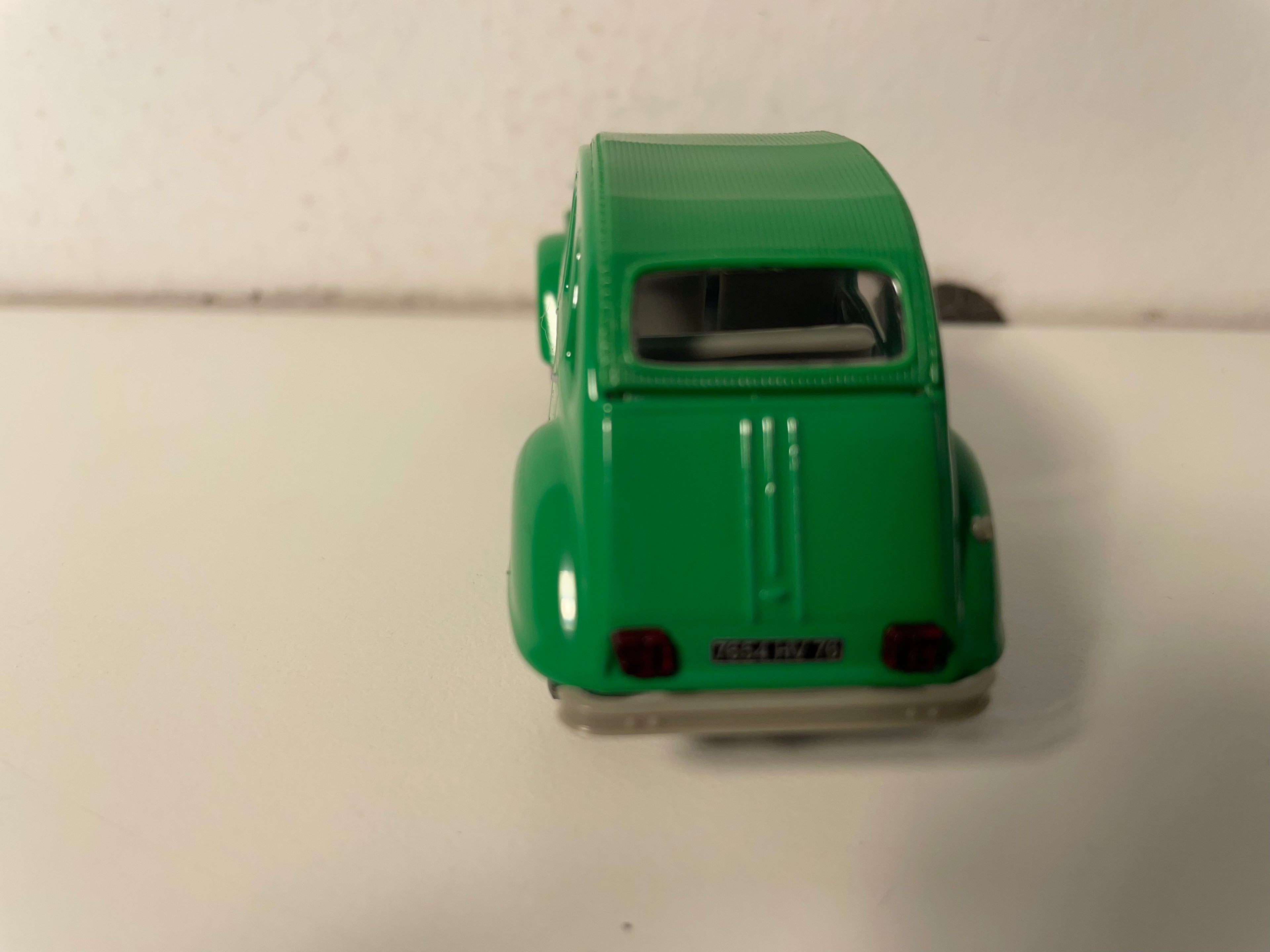 Citroën 2 CV 6 verte et toit vert - Norev (sous blister)