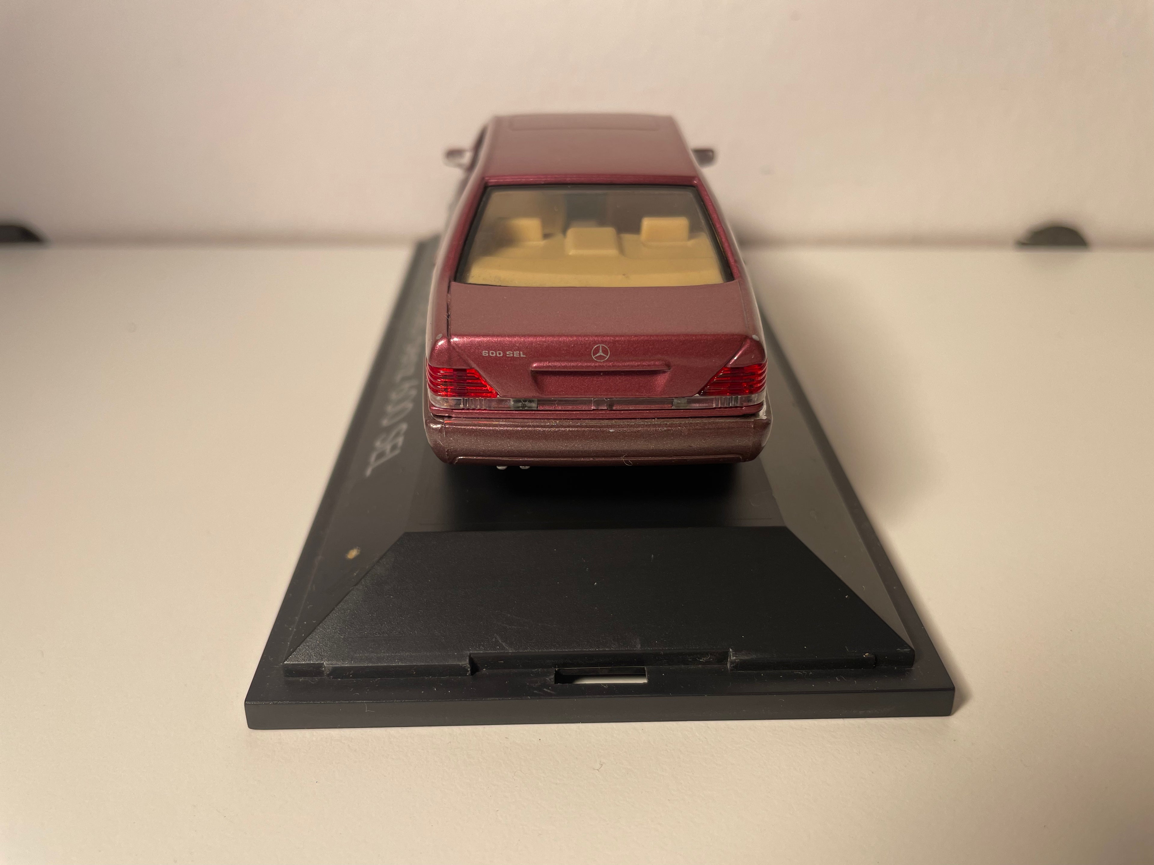 Mercedes-Benz 600 SEL Faarf Almandirot (bordeaux?) - HERPA Miniaturmodelle