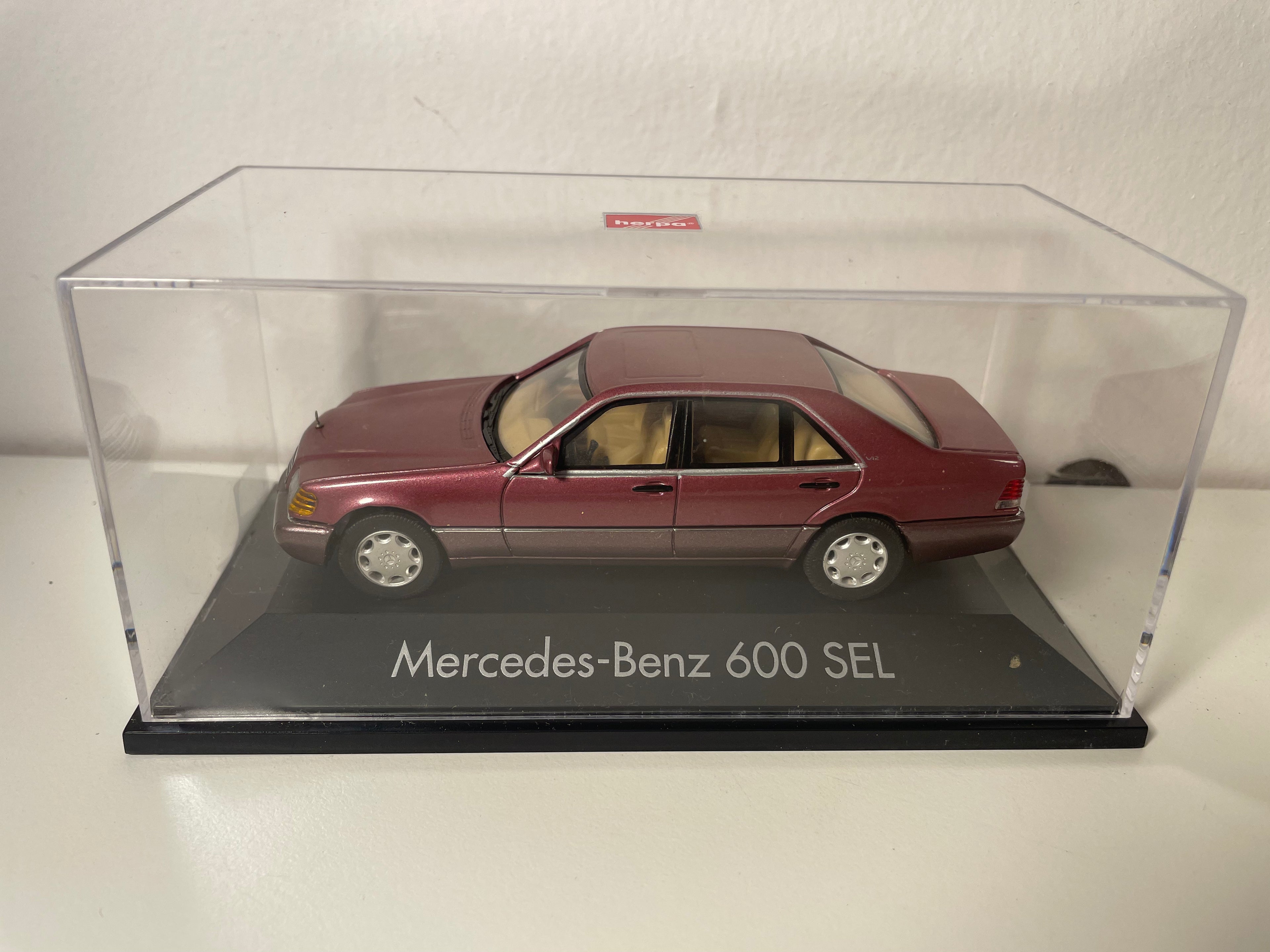 Mercedes-Benz 600 SEL Faarf Almandirot (bordeaux?) - HERPA Miniaturmodelle