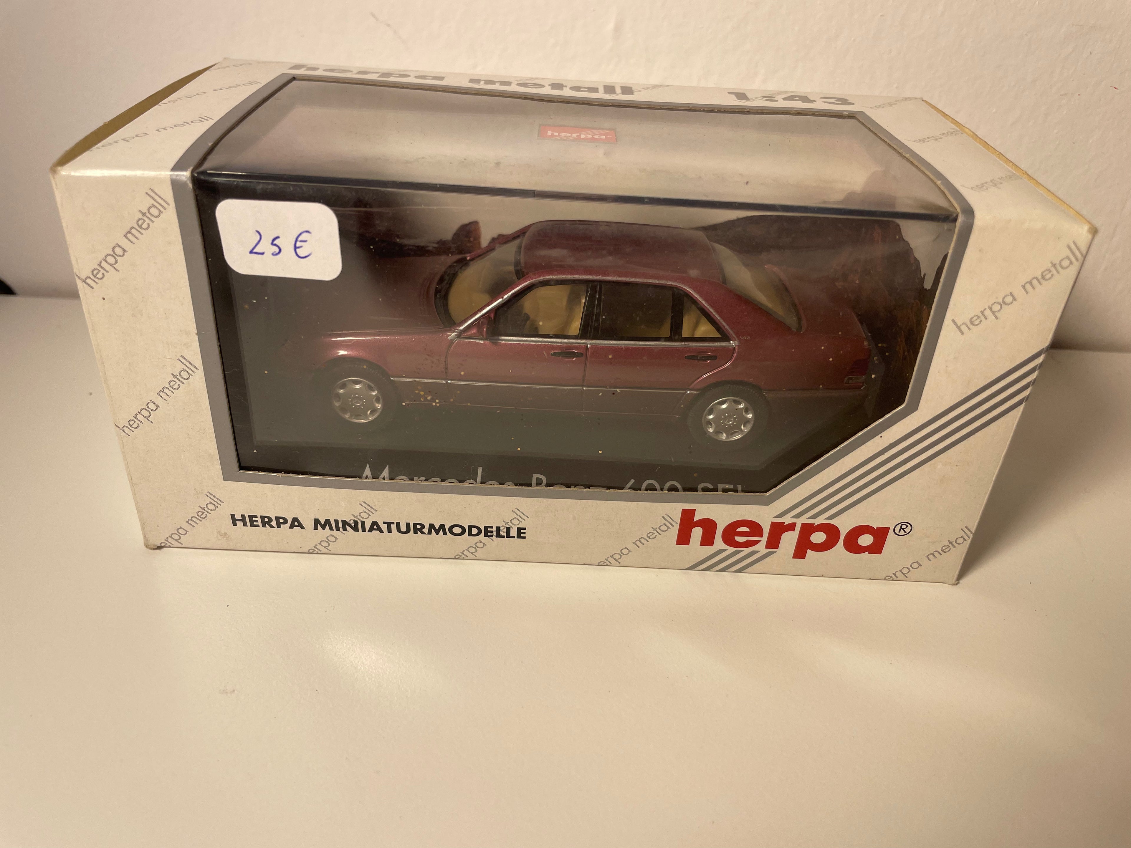 Mercedes-Benz 600 SEL Faarf Almandirot (bordeaux?) - HERPA Miniaturmodelle