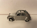 Citroën 2 CV grise de 1949 (sous blister) avec capote entièrement ouverte - avec 1949 sur plaques