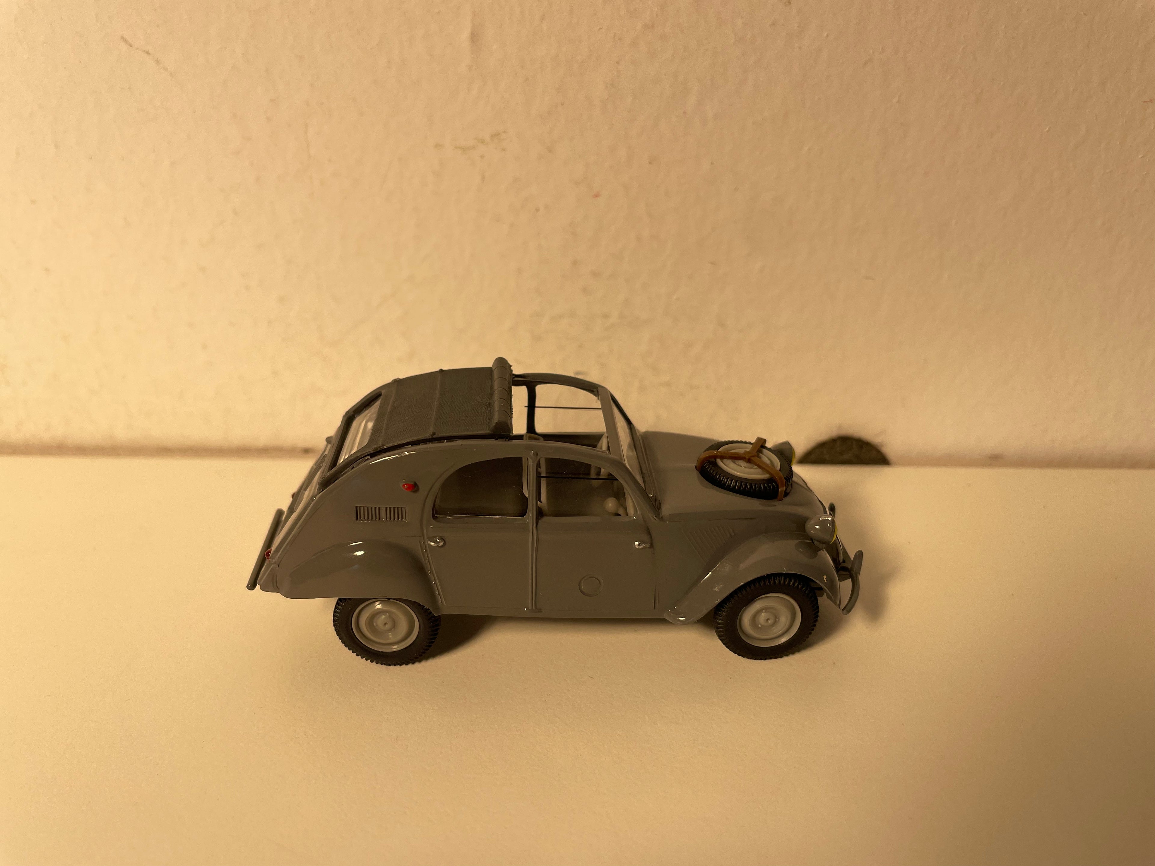 Citroën 2 CV 4x4 grise de 1961 avec capote à moitié ouverte - Norev (sous blister) - 868 CL 66