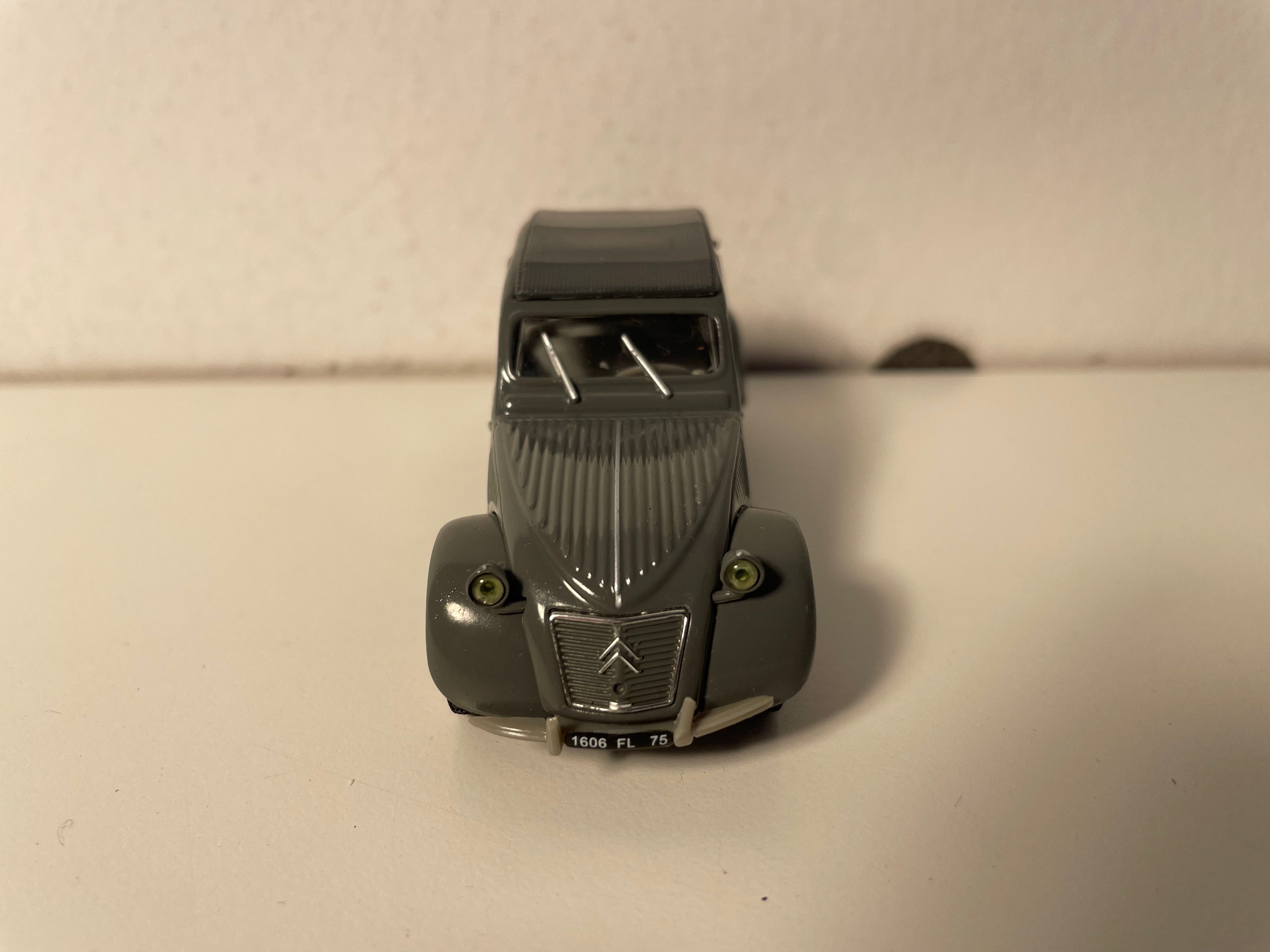 Citroën 2 CV AZL grise foncée avec coffre malle - Norev (sous blister) - 1606 FL 75