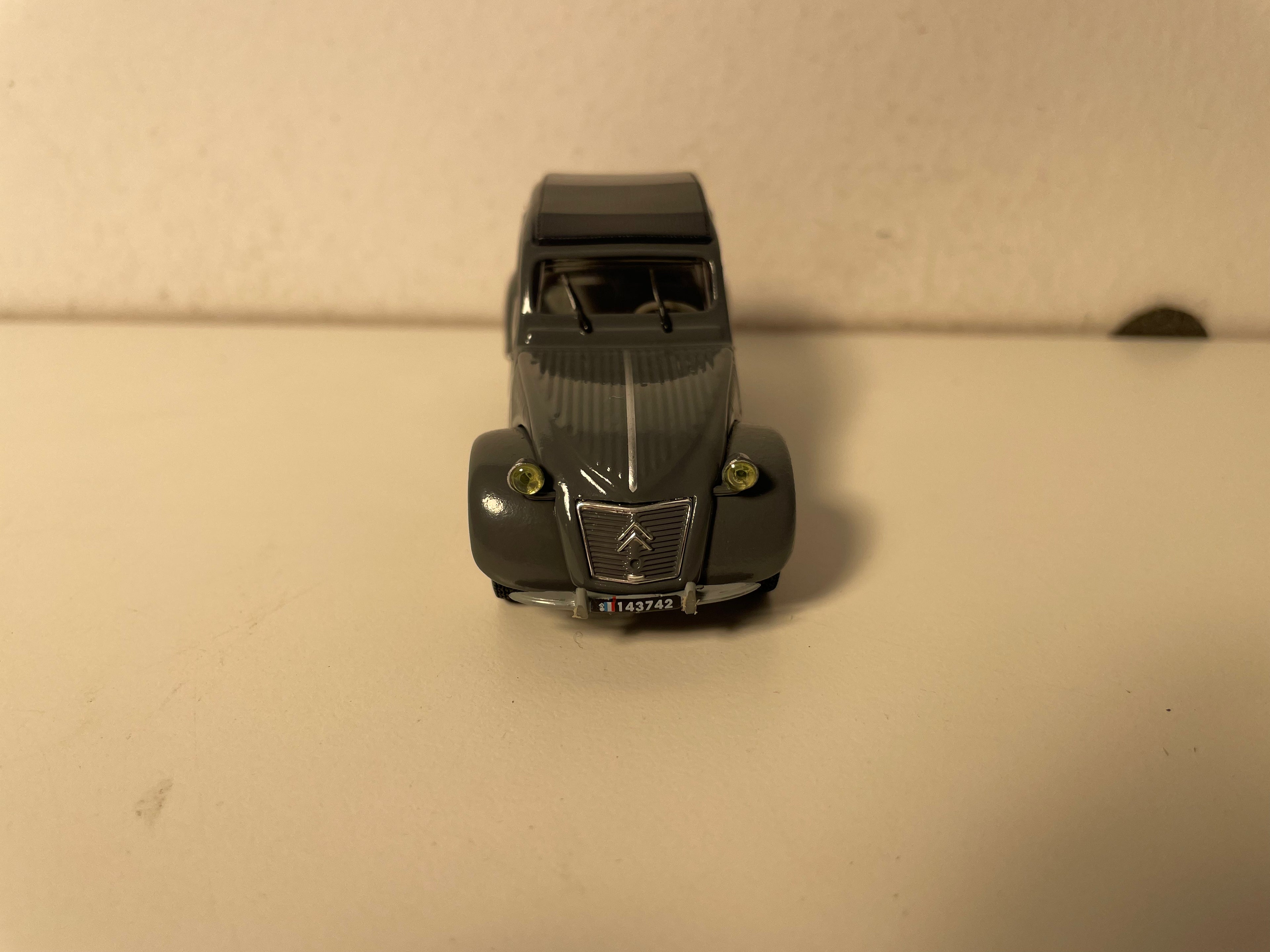 Citroën 2 CV AZLP grau mit dunkelblauem Verdeck - Norev (in Blister) - 143742