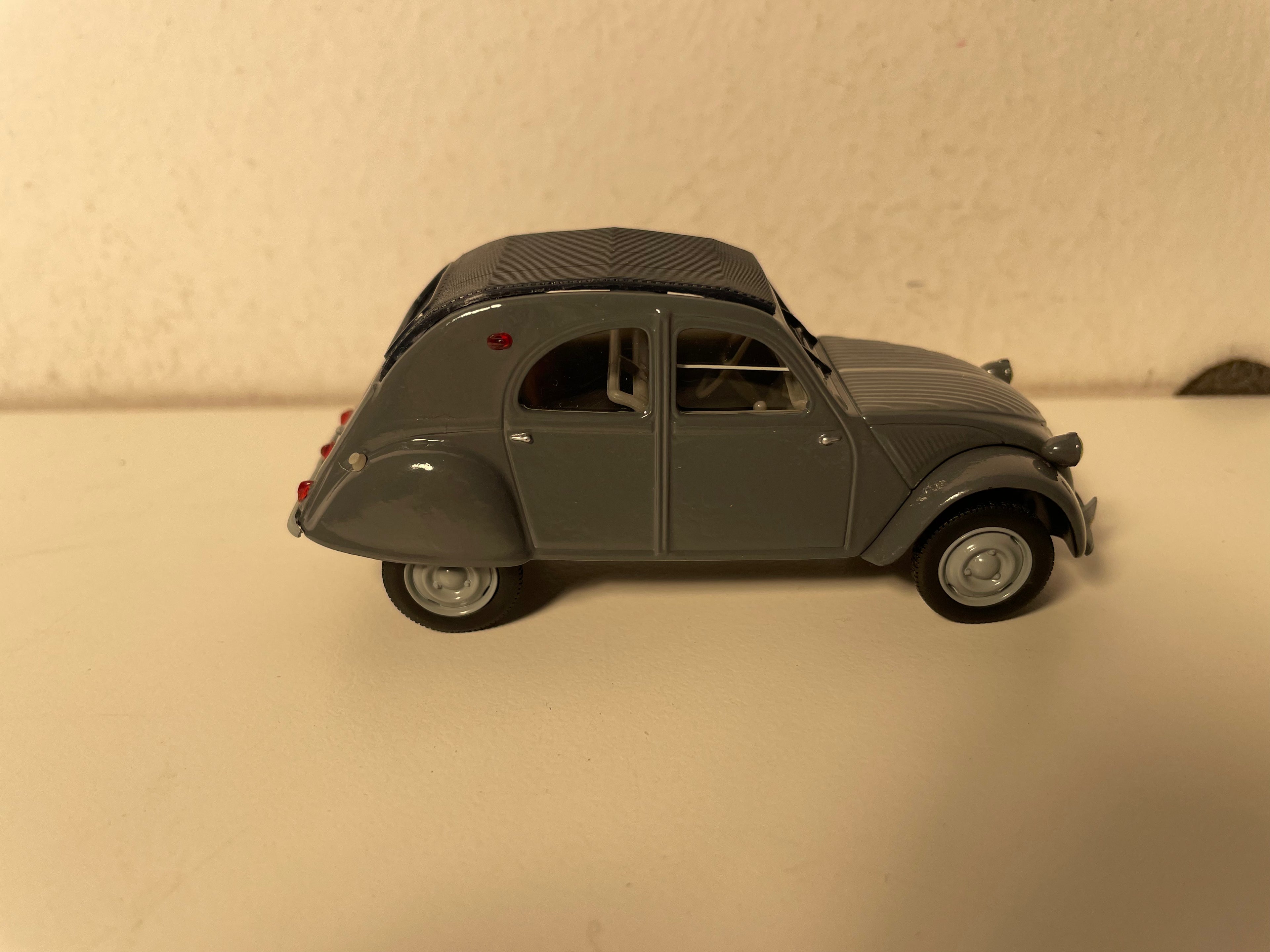 Citroën 2 CV AZLP grau mit dunkelblauem Verdeck - Norev (in Blister) - 143742
