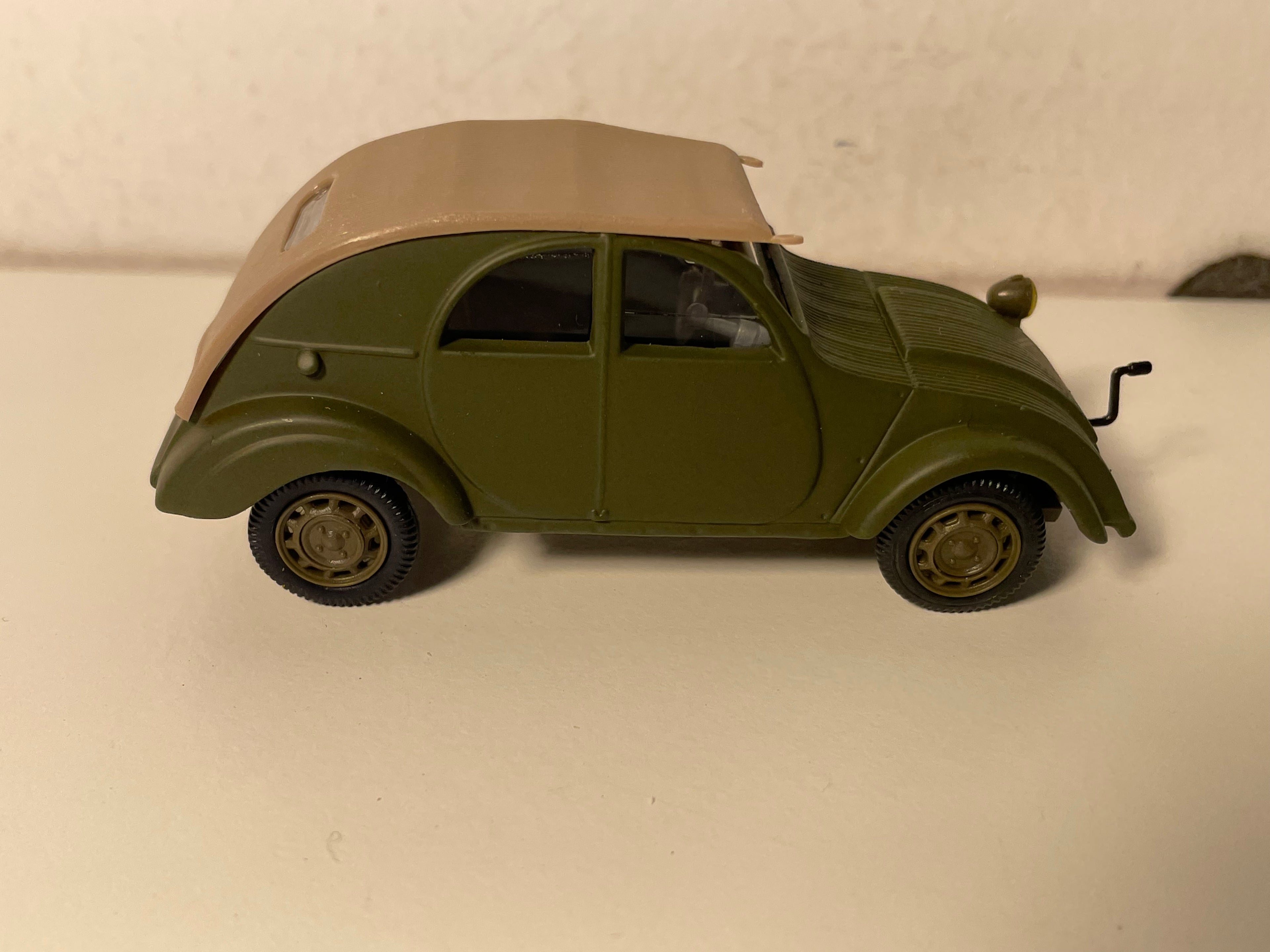 Citroën 2 CV Prototype Dunkelgrün mit Beigem Dach - Norev (im Blister)