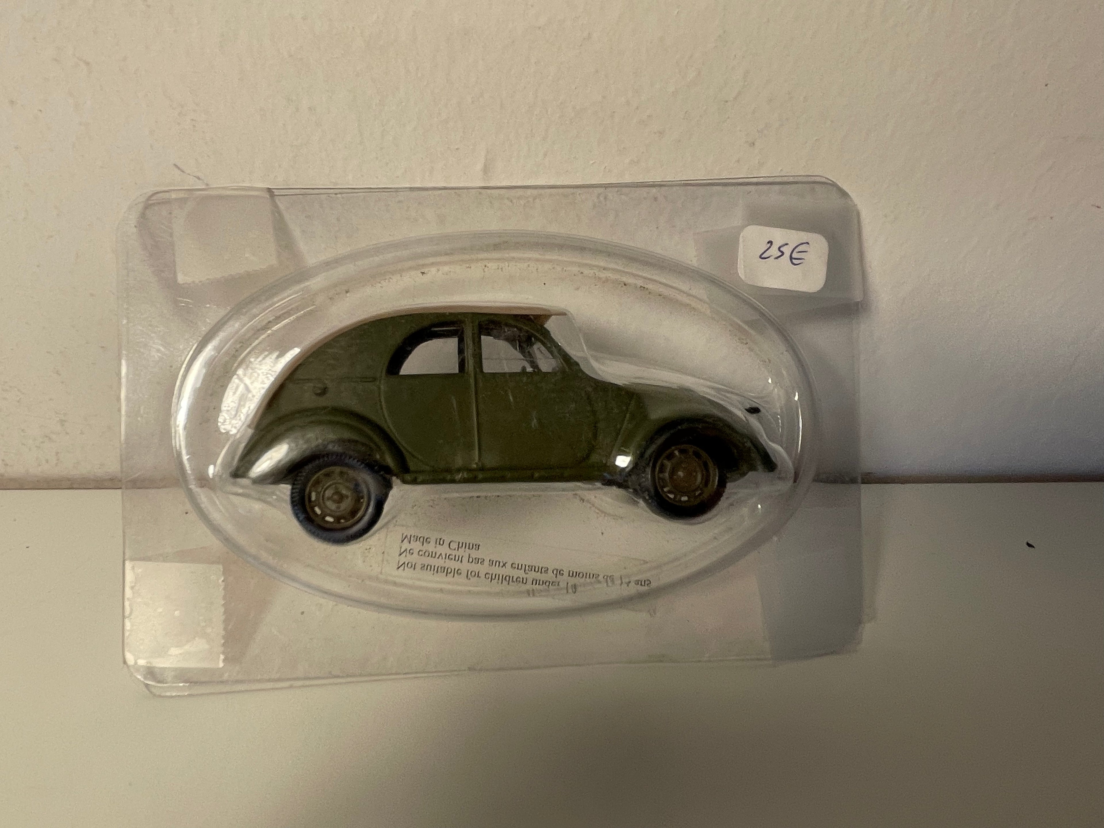 Citroën 2 CV Prototype Dunkelgrün mit Beigem Dach - Norev (im Blister)