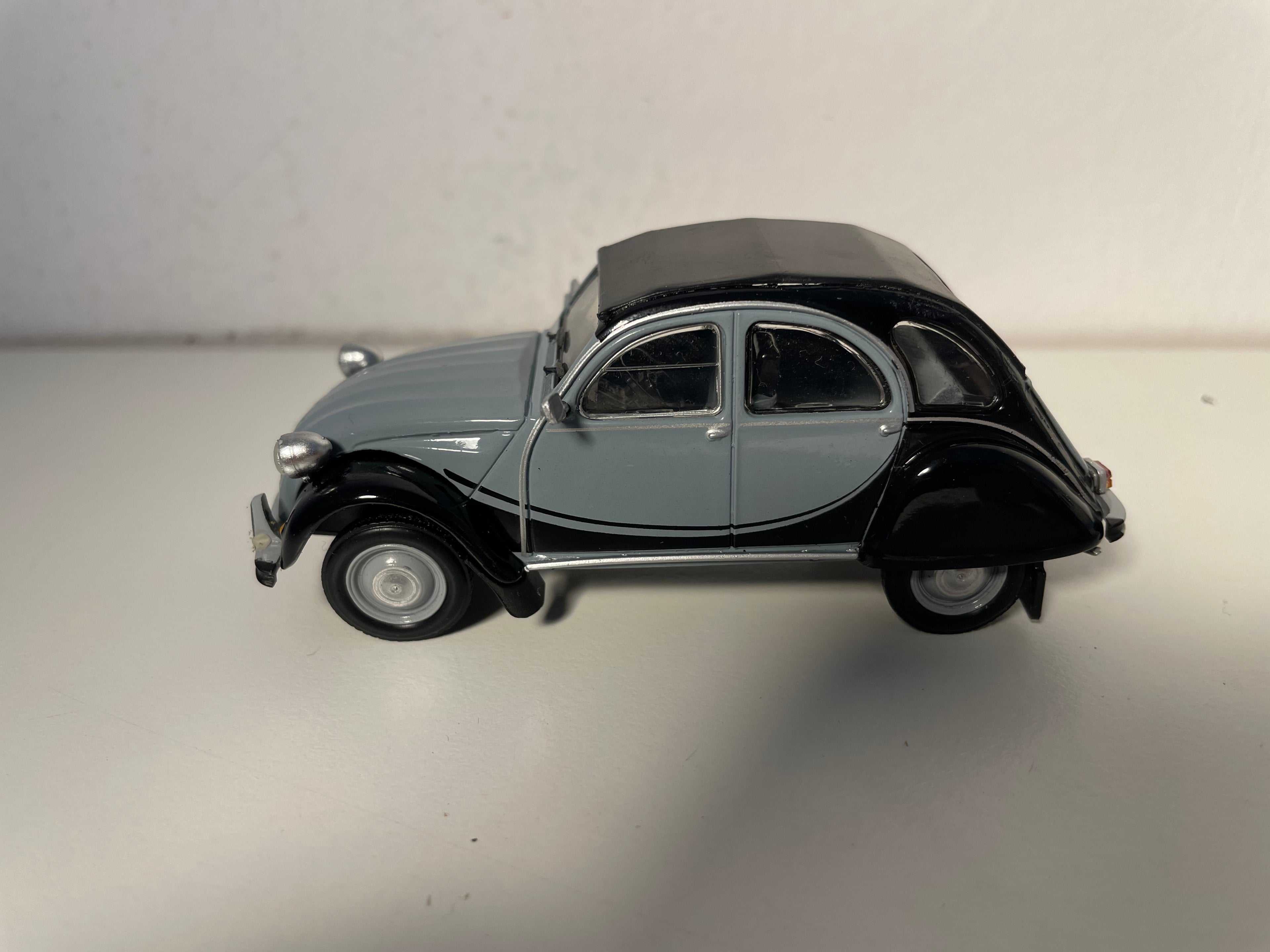 Citroën 2 CV Charleston Grey and Black - Eligor (in blister) with Charleston written on the front plate