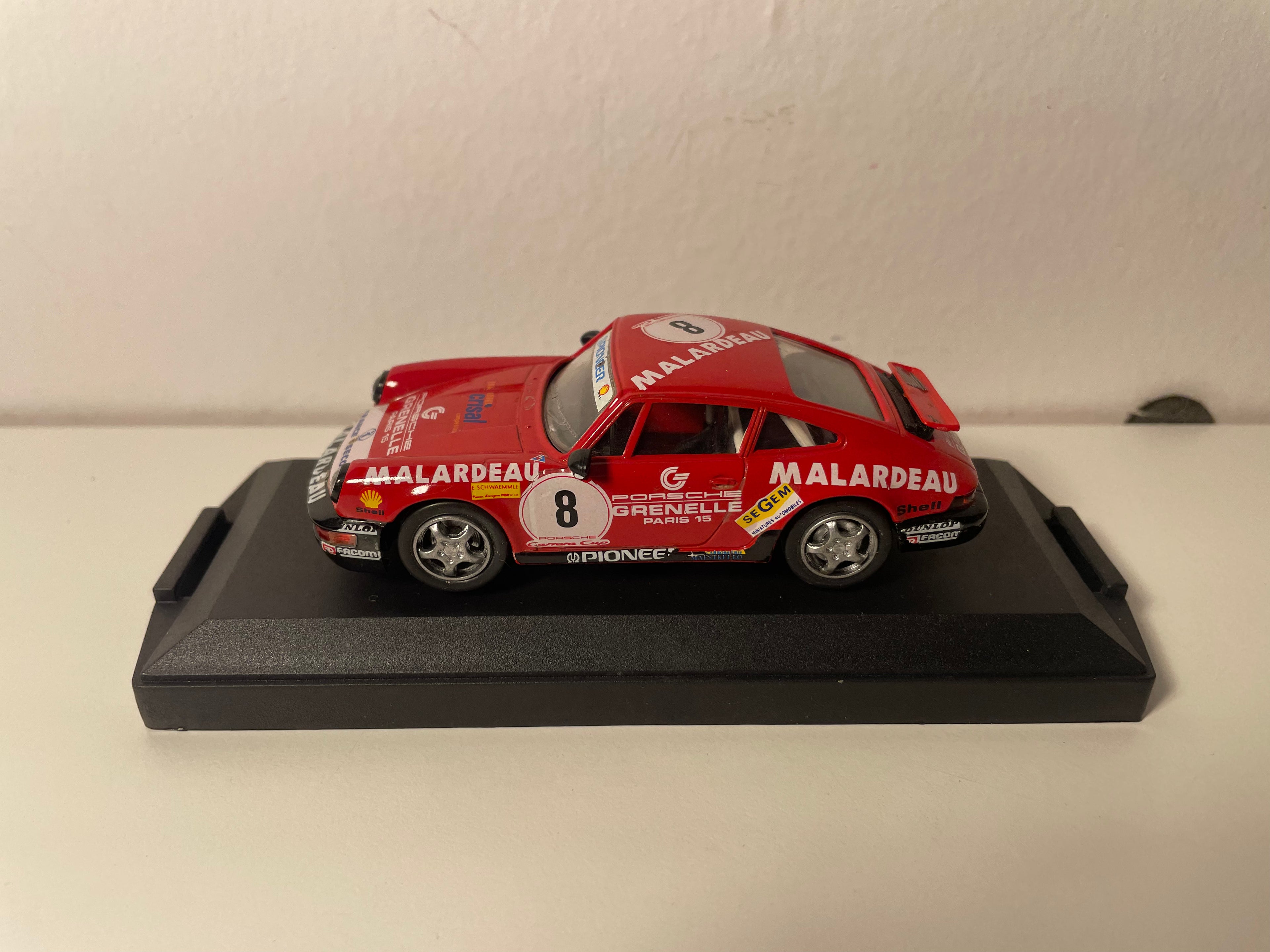 Porsche Carrera Rot Nummer 8 - Vitesse Referenz 733-3