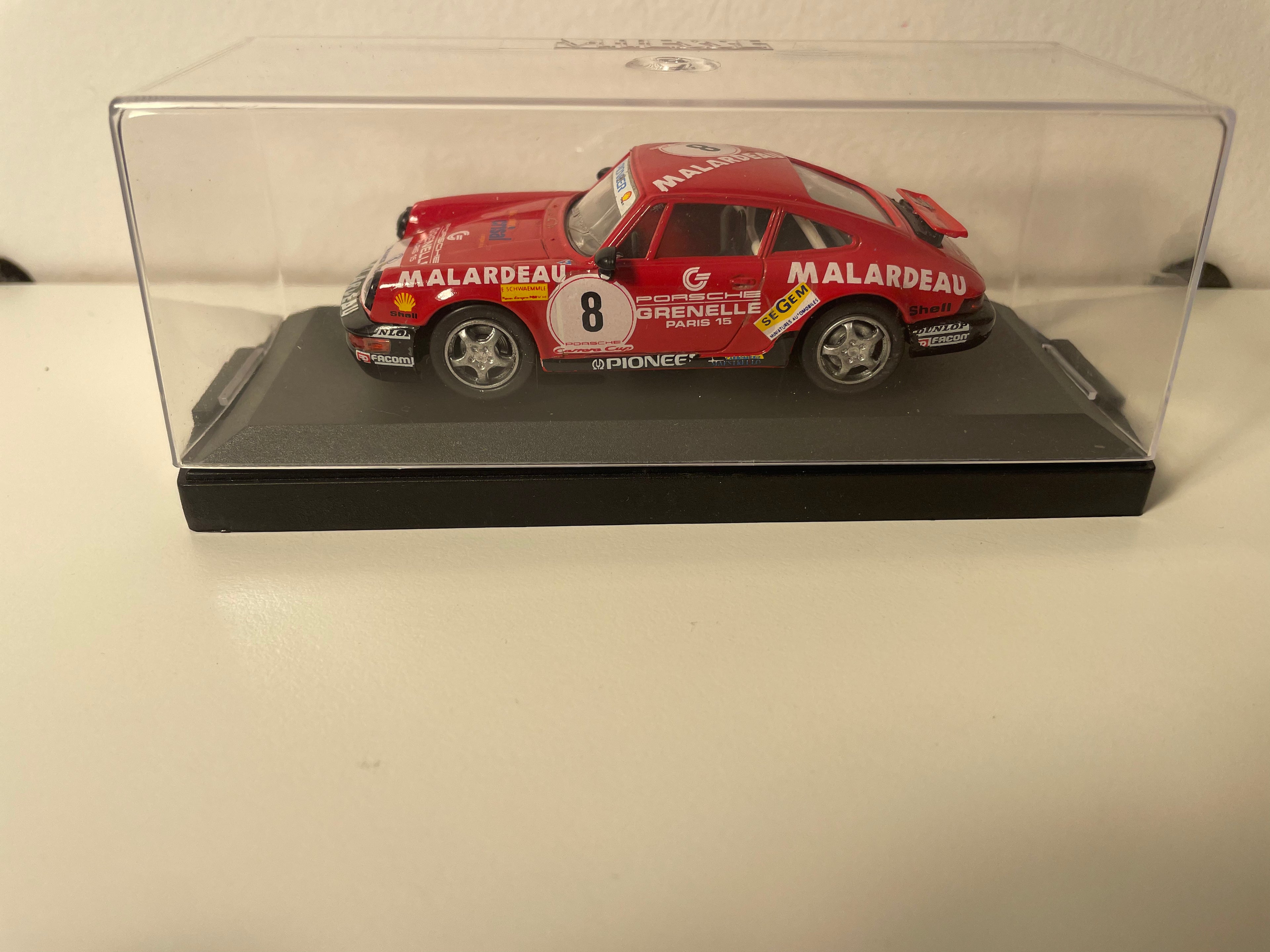 Porsche Carrera Rot Nummer 8 - Vitesse Referenz 733-3