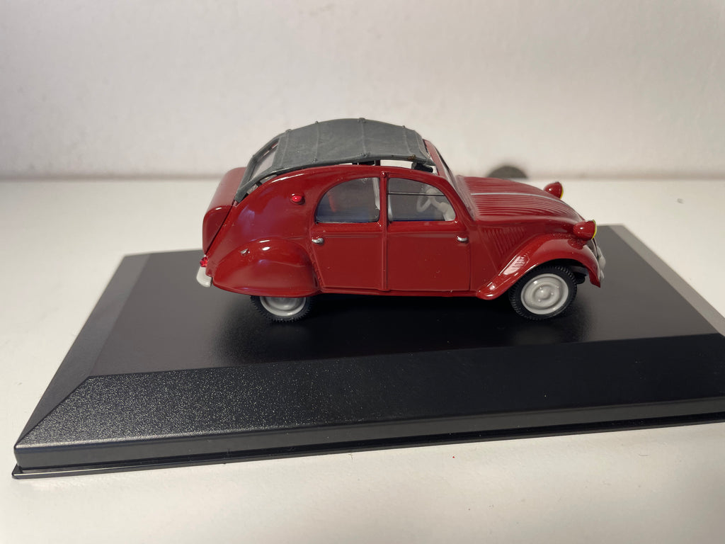 Citroën 2 CV AZLM bordeaux DE 1958 com porta-malas - Norev (carro adicionado em uma base)