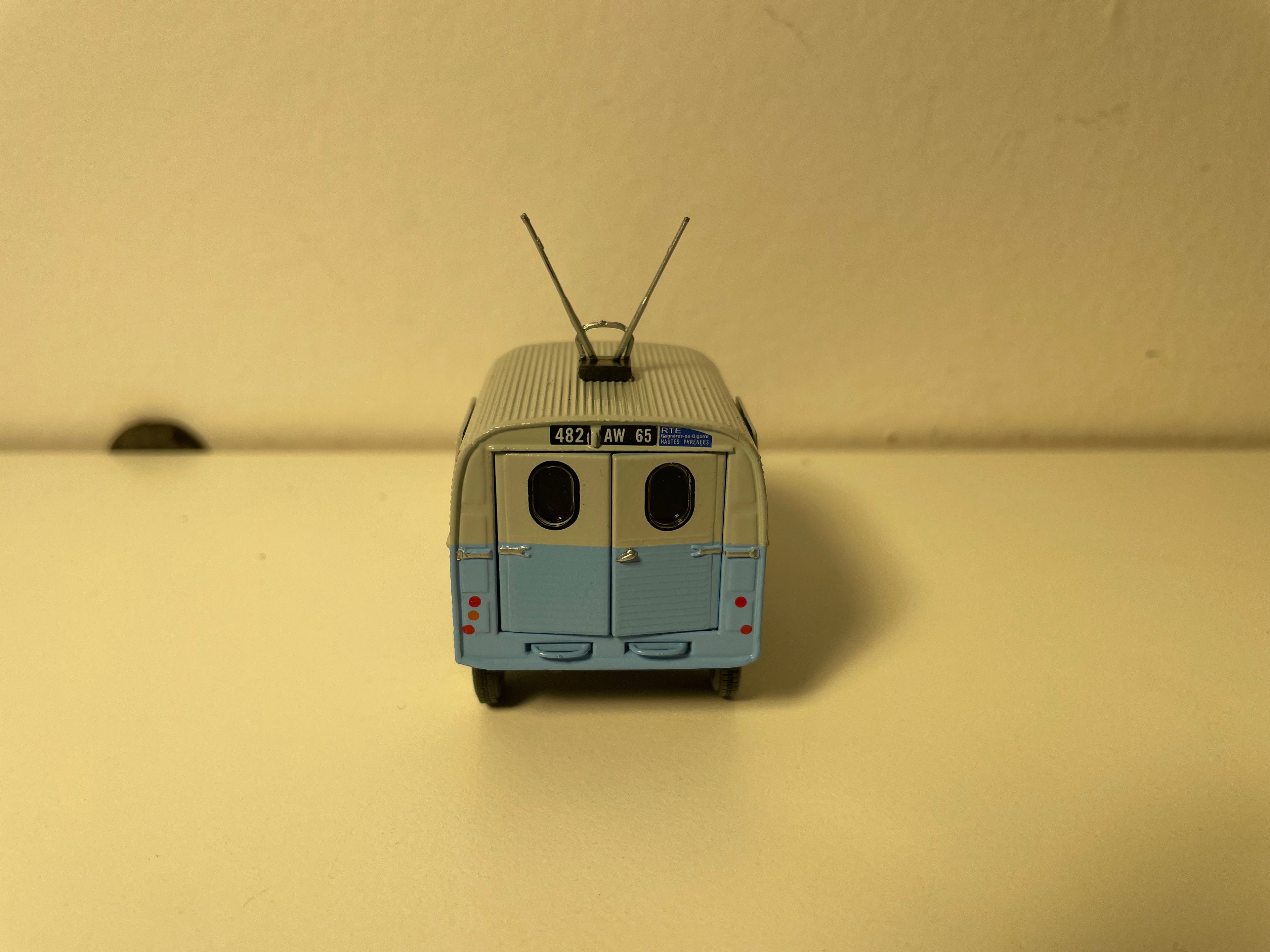 Citroën 2 CV furgonette blo an gëll RTF (emetteur Pic du Midi de Bigorre) - Eligor (an Blister)