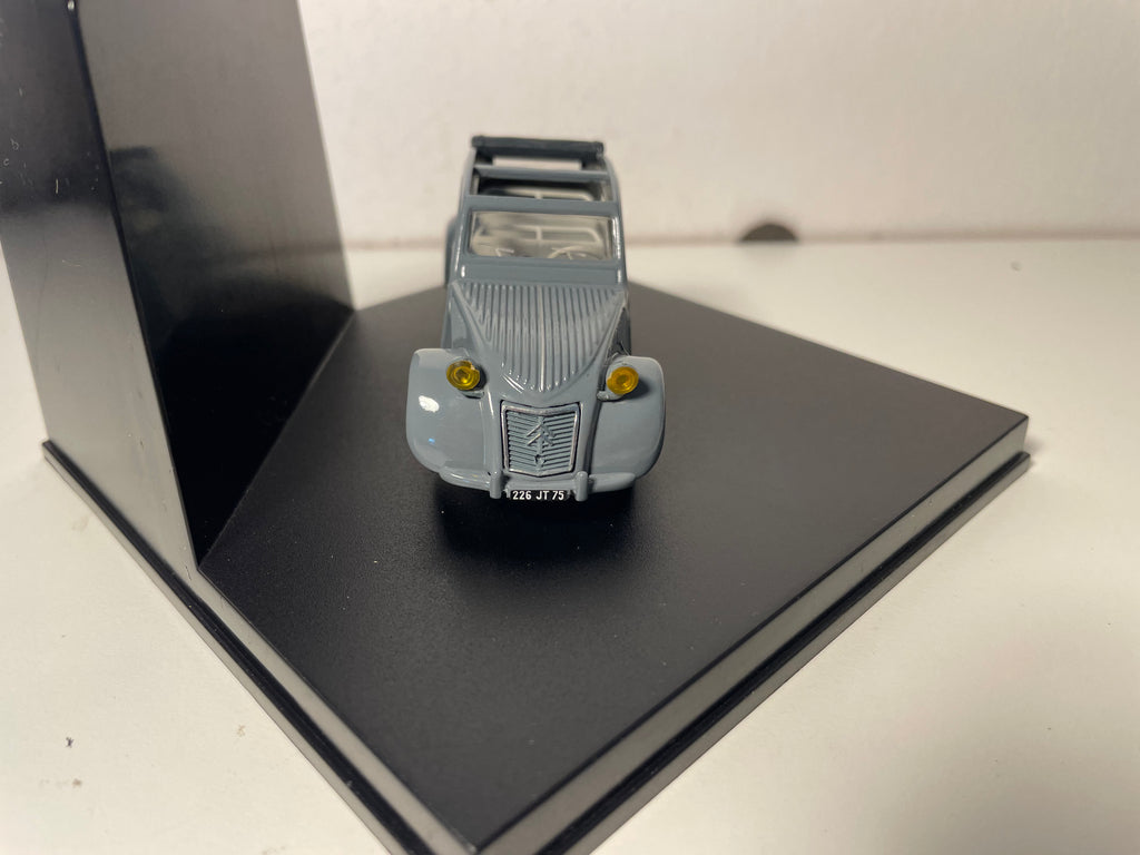 Citroën 2 CV sombert mat ganz ausgebretttem Dack - Vitesse (quadrates Kësch)