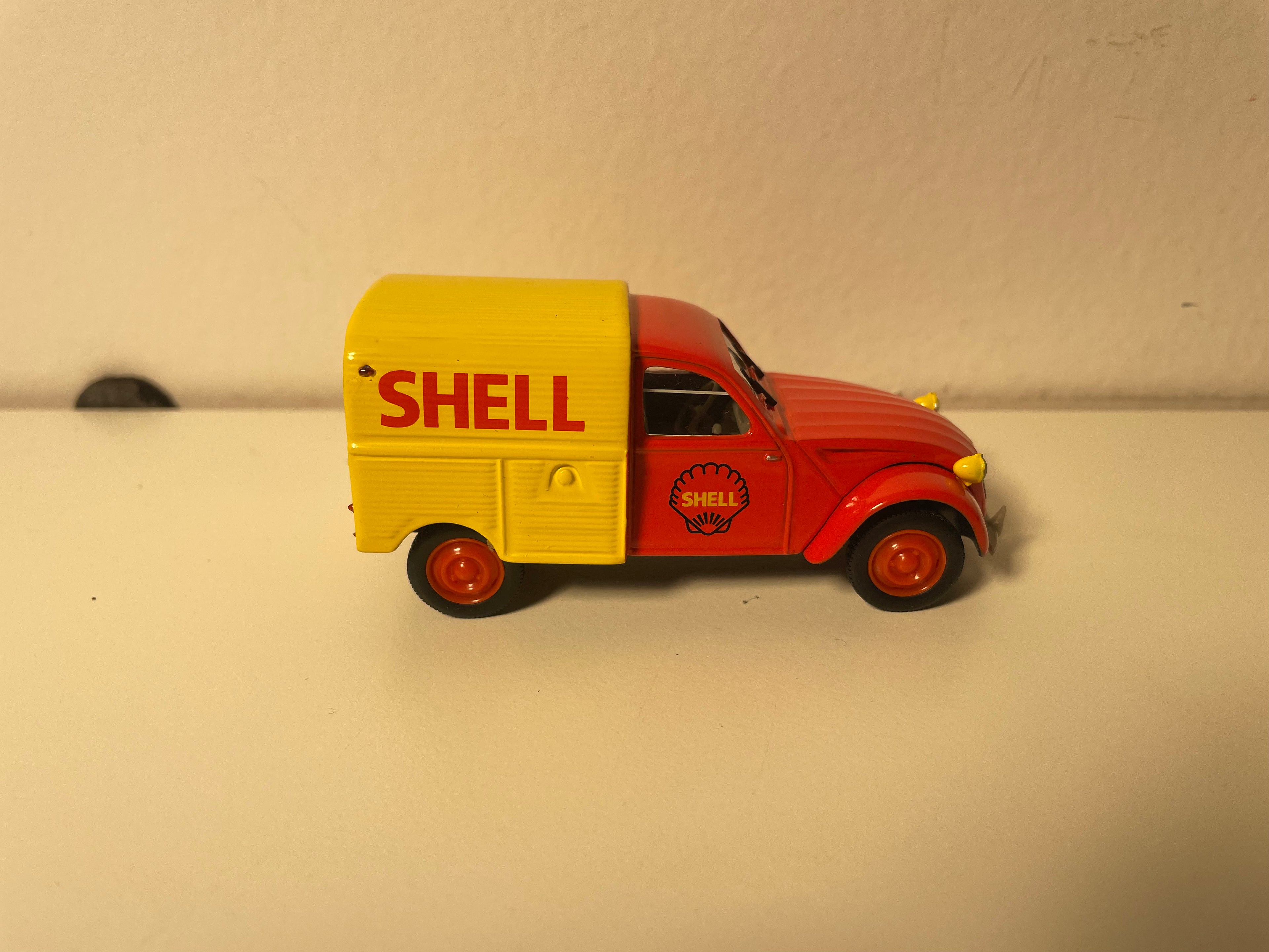 Citroën 2 CV AZU rout a giel SHELL - Norev (oun Blister)