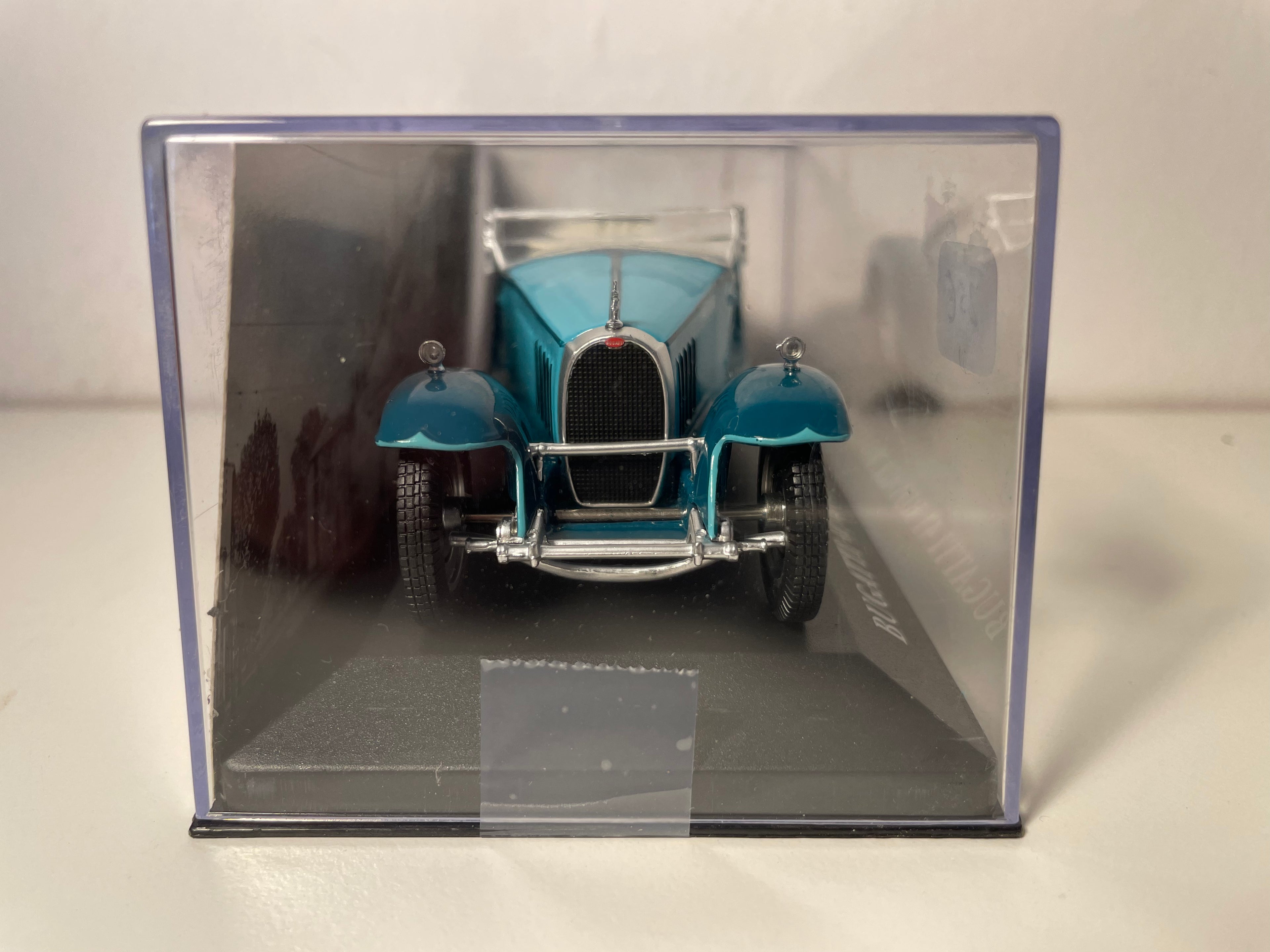 Bugatti 41 Royale Roadster niebiesko-zielony z 1927 roku