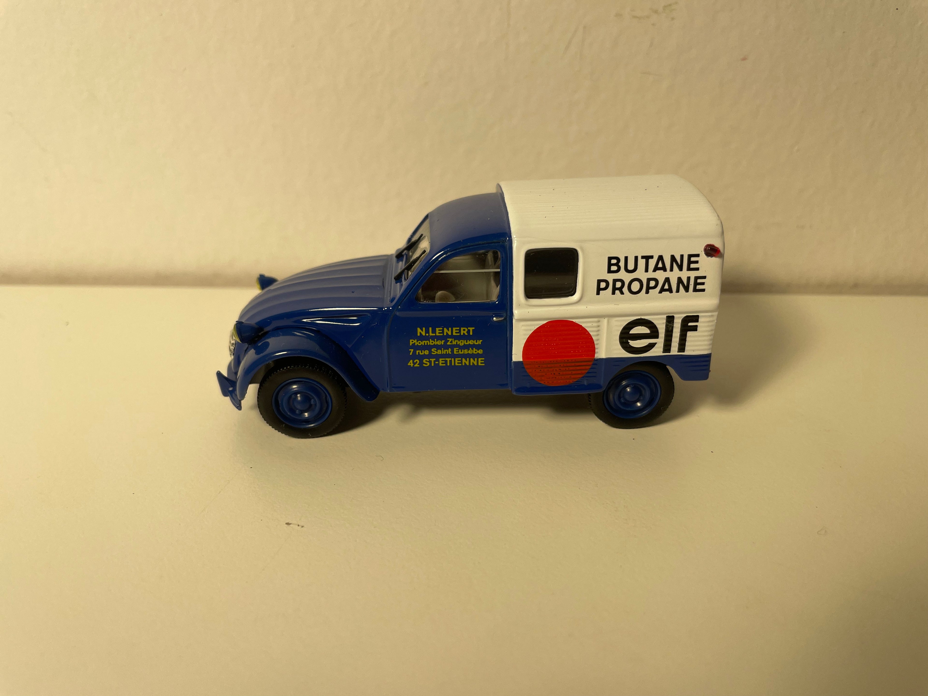 Citroën 2 CV AZU blau-weiß ELF Butan - Propan - Norev (unter Blister)