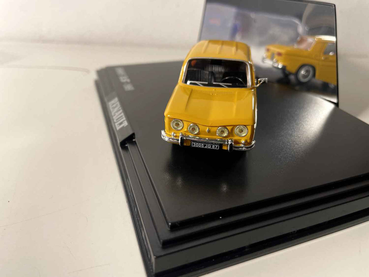 Renault 8S giel vum Joer 1969 (box mat rechteckiger Këscht) - NOREV