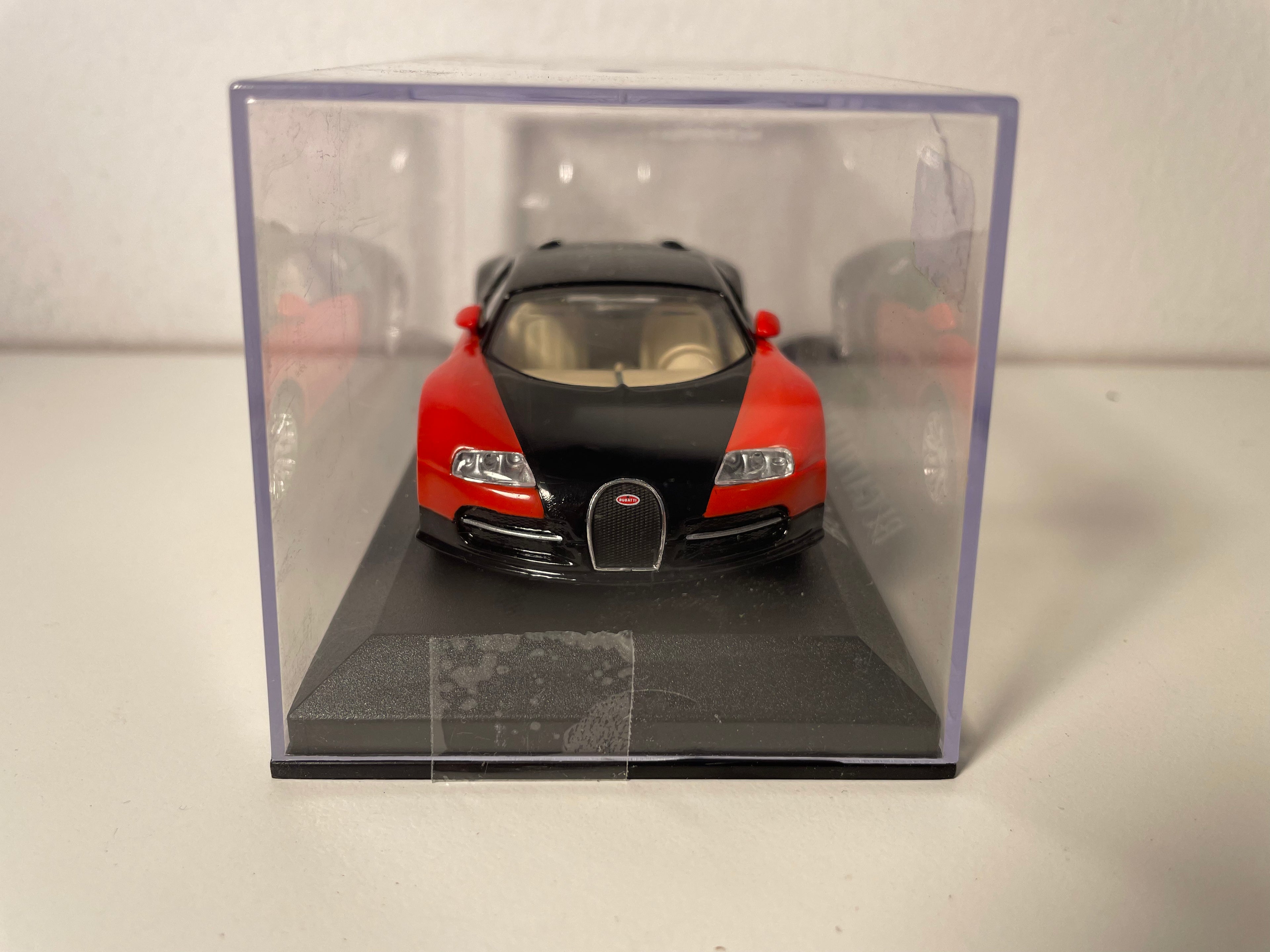 Rout a schwaarz Bugatti Veyron