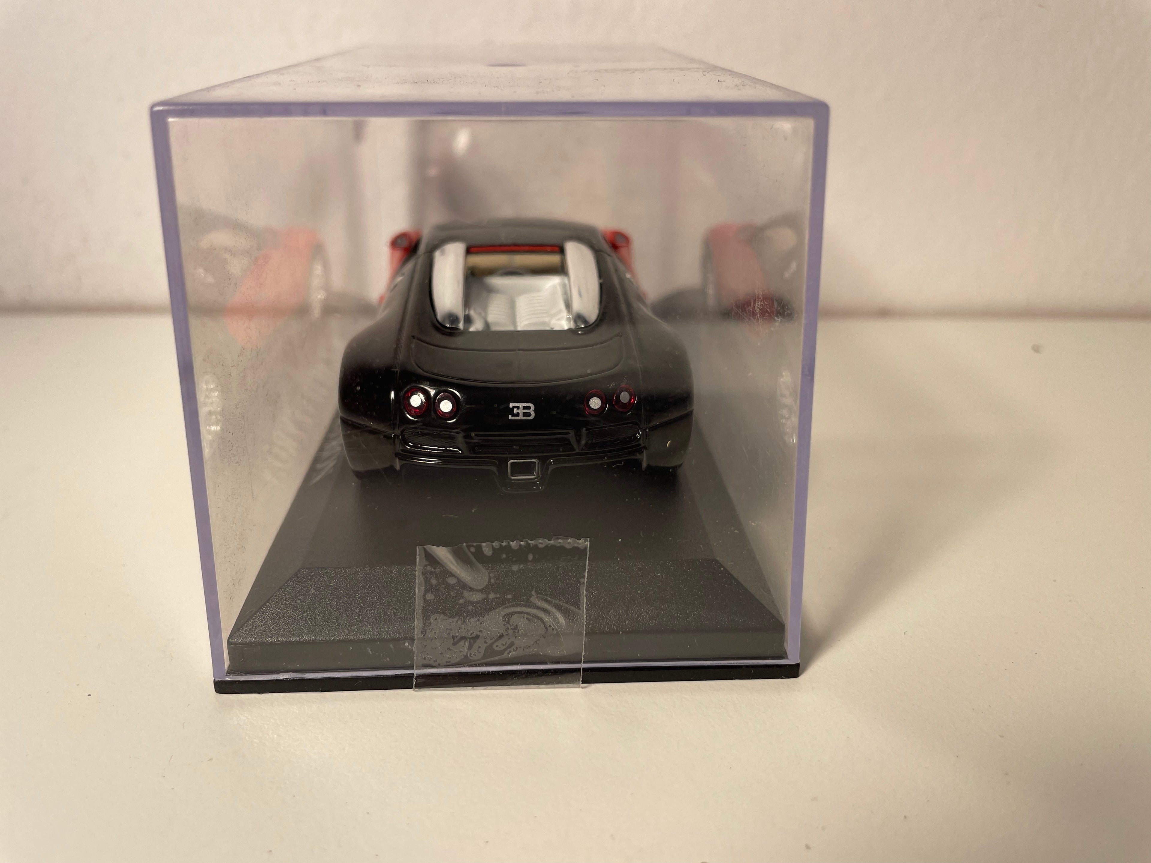 Rout a schwaarz Bugatti Veyron