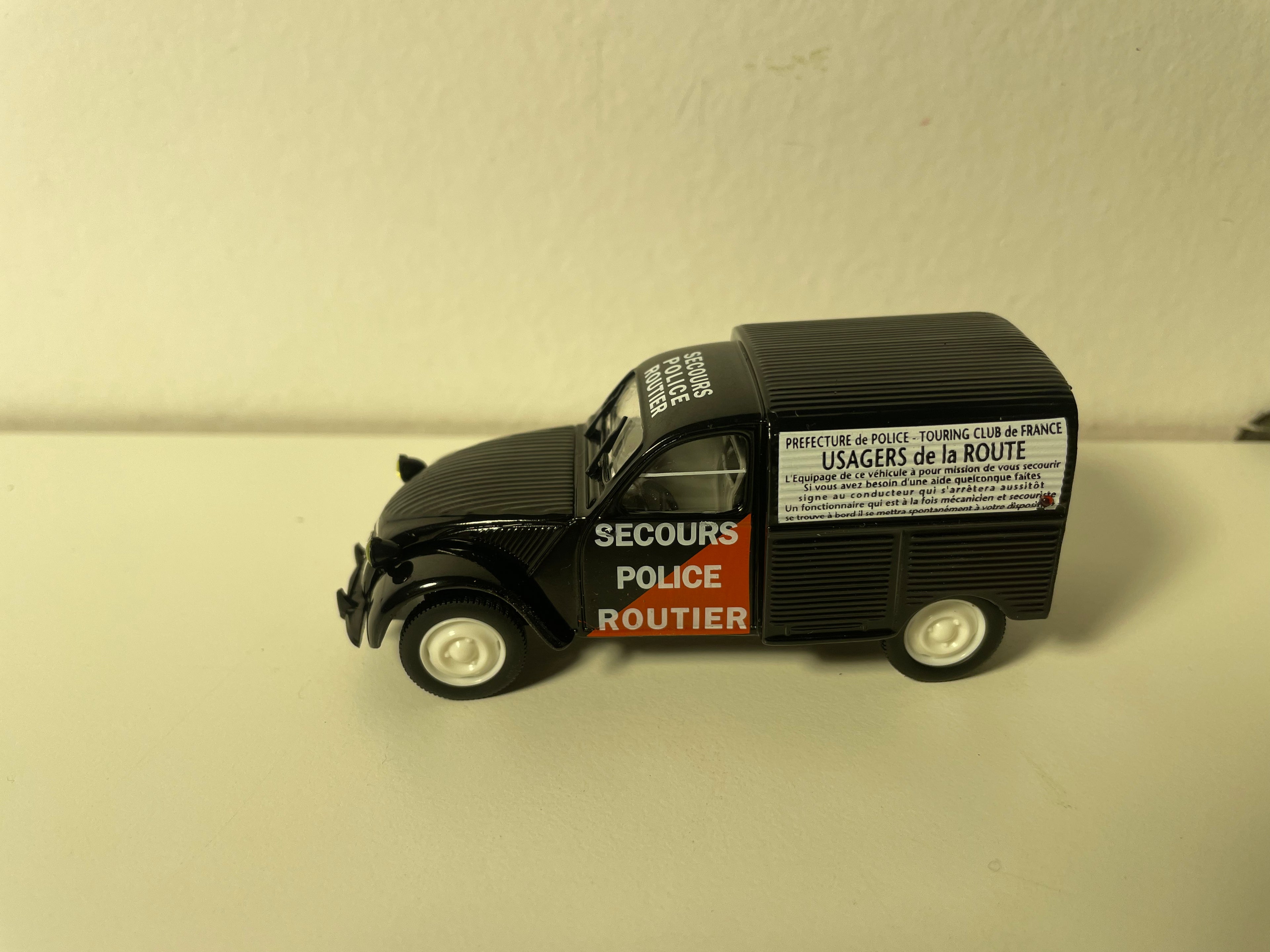 Citroën 2 CV AU noire Secours Police Routier - Norev (sous blister)