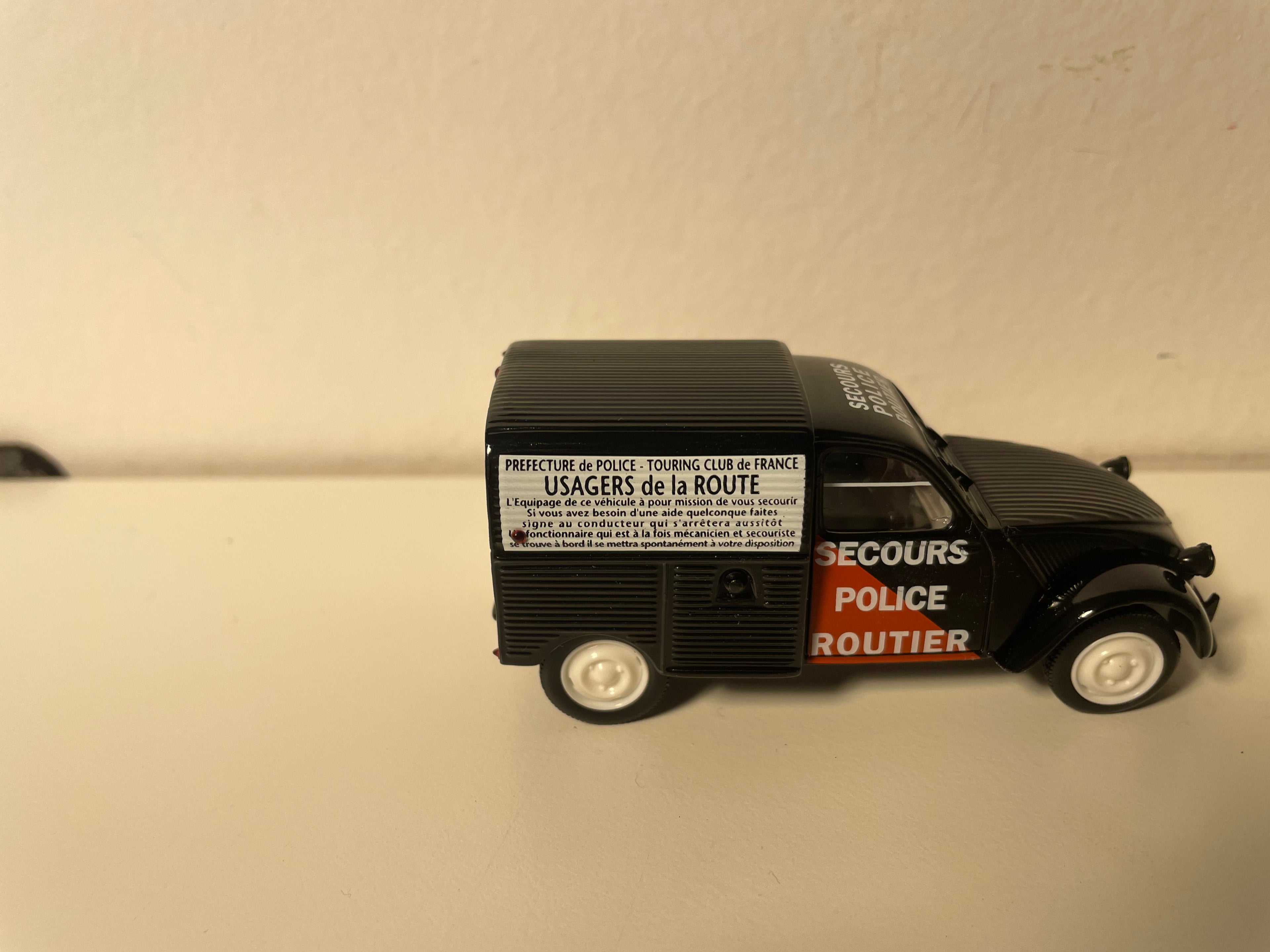 Citroën 2 CV AU noire Secours Police Routier - Norev (sous blister)