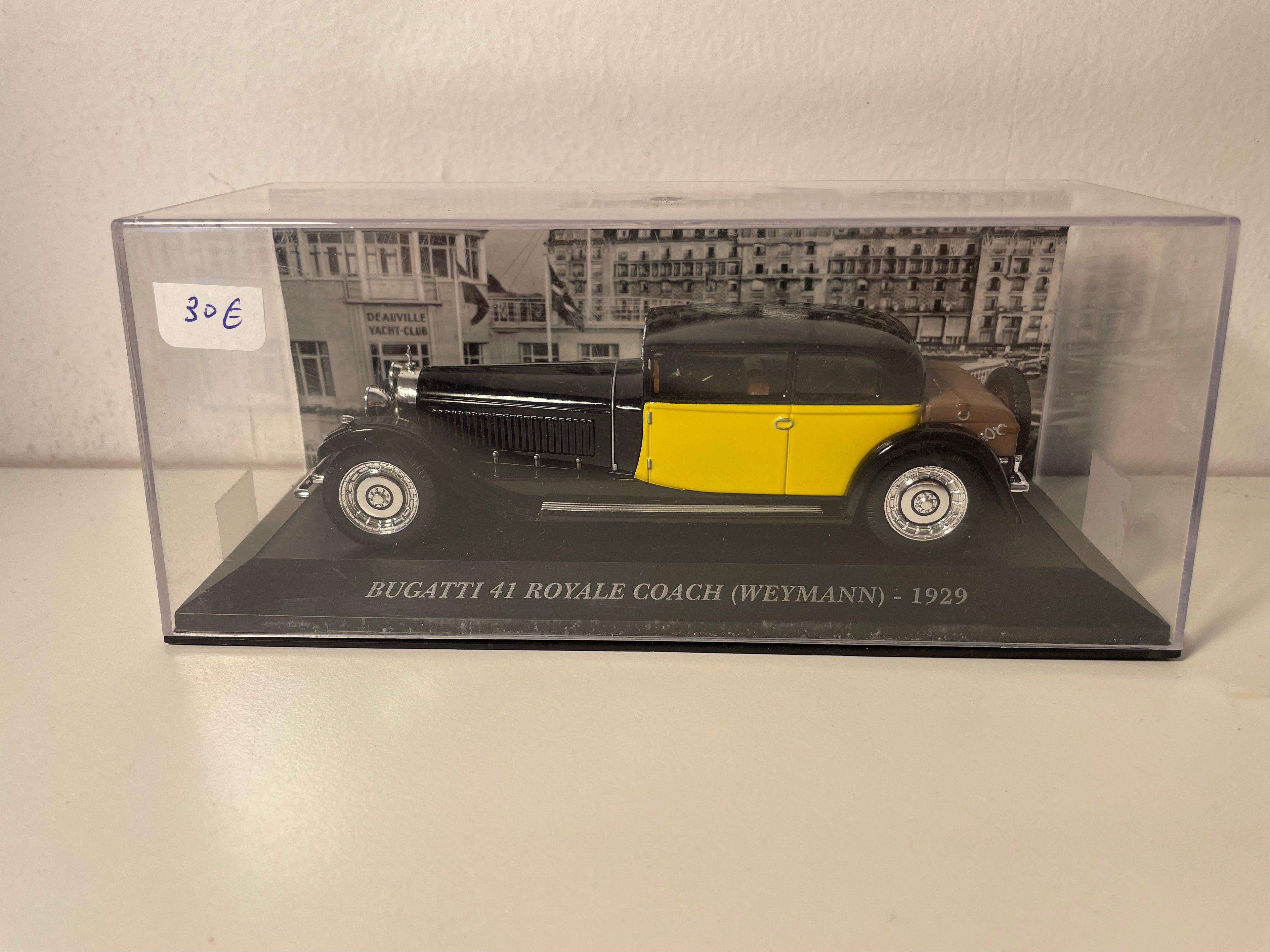 Giel a schwaarz Bugatti Typ 41 Royale Coach Weymann vun 1929