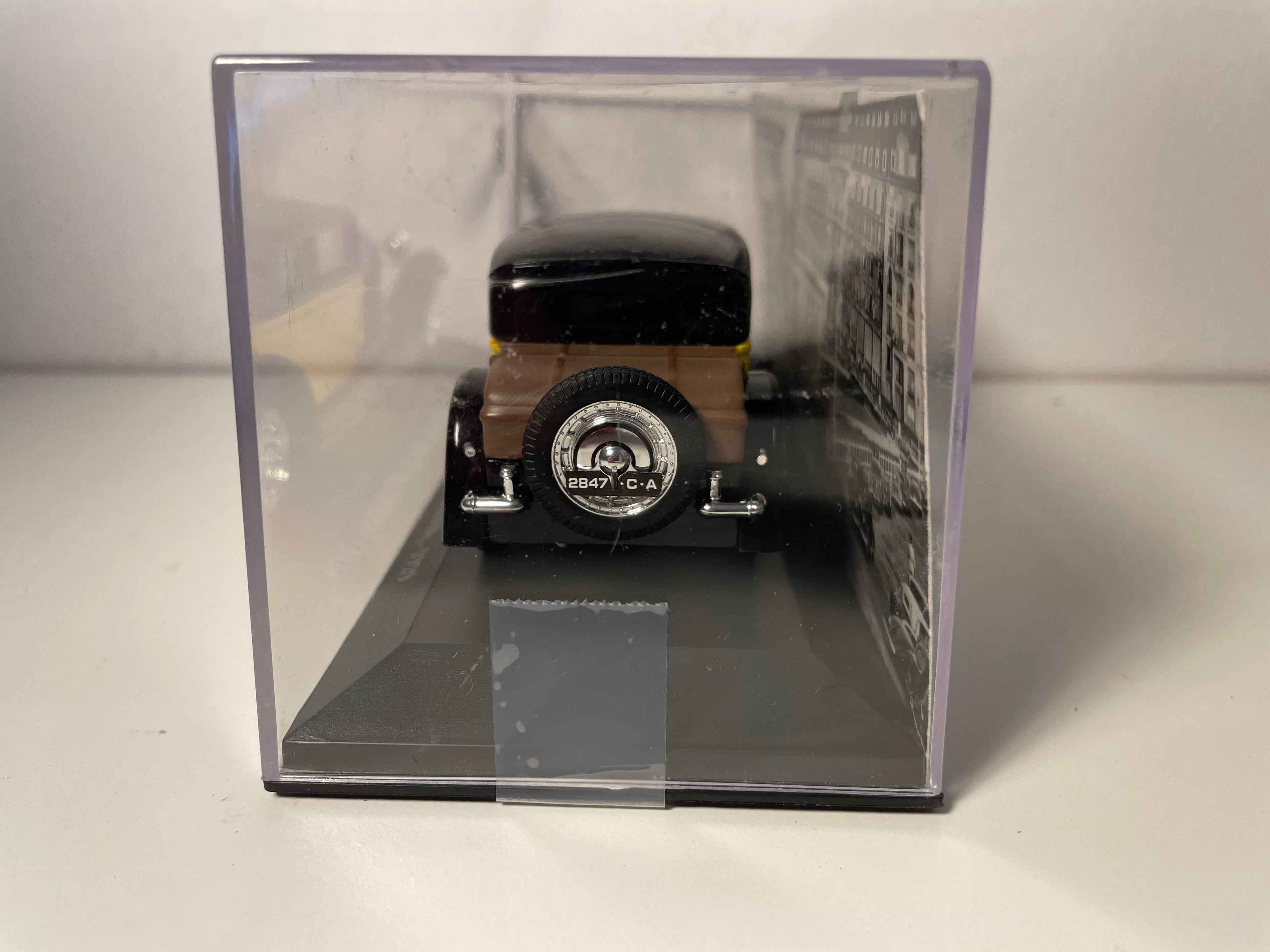 Giel a schwaarz Bugatti Typ 41 Royale Coach Weymann vun 1929