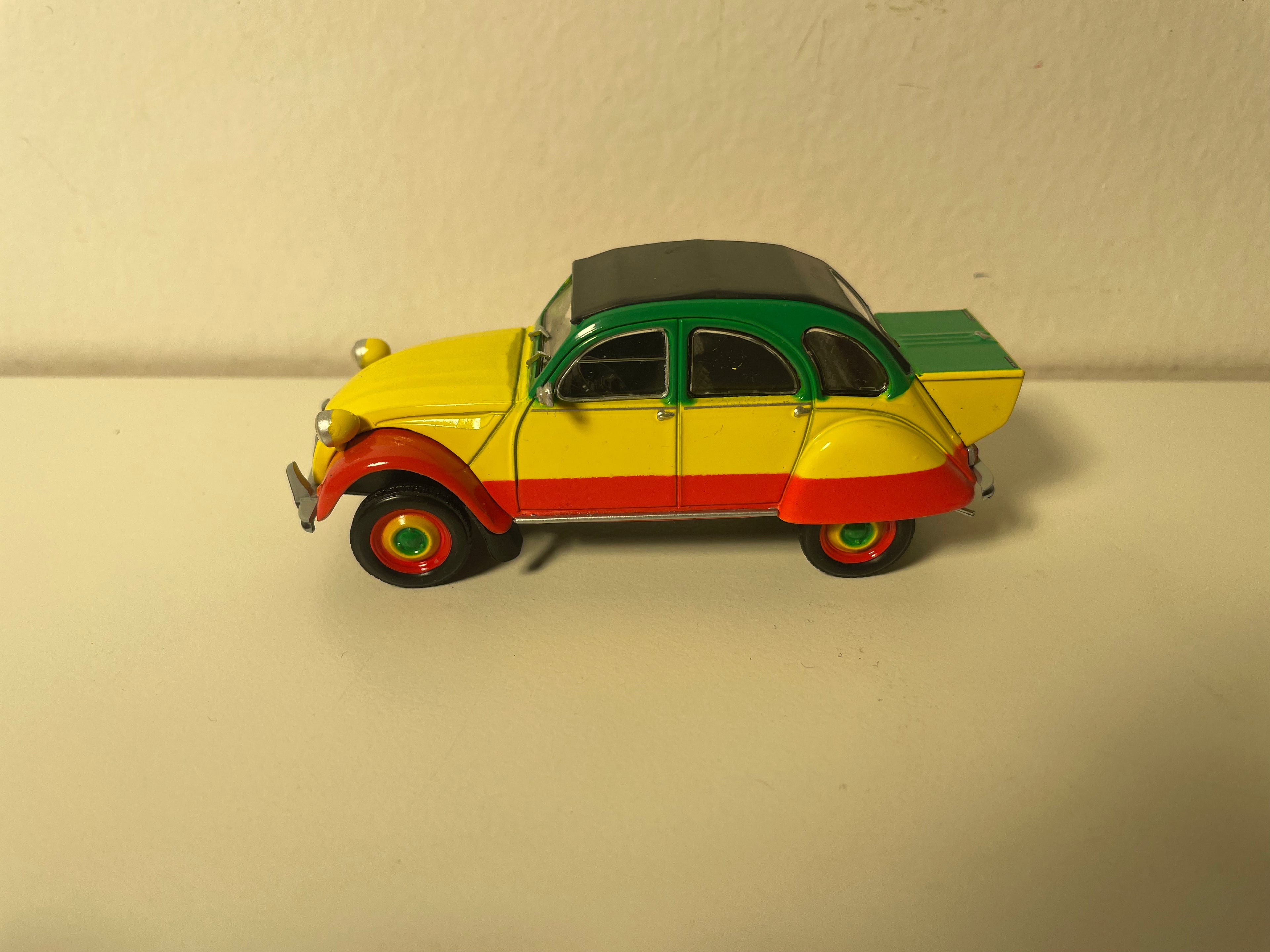 Citroën 2 CV rouge, jaune et verte - Eligor (sous blister)