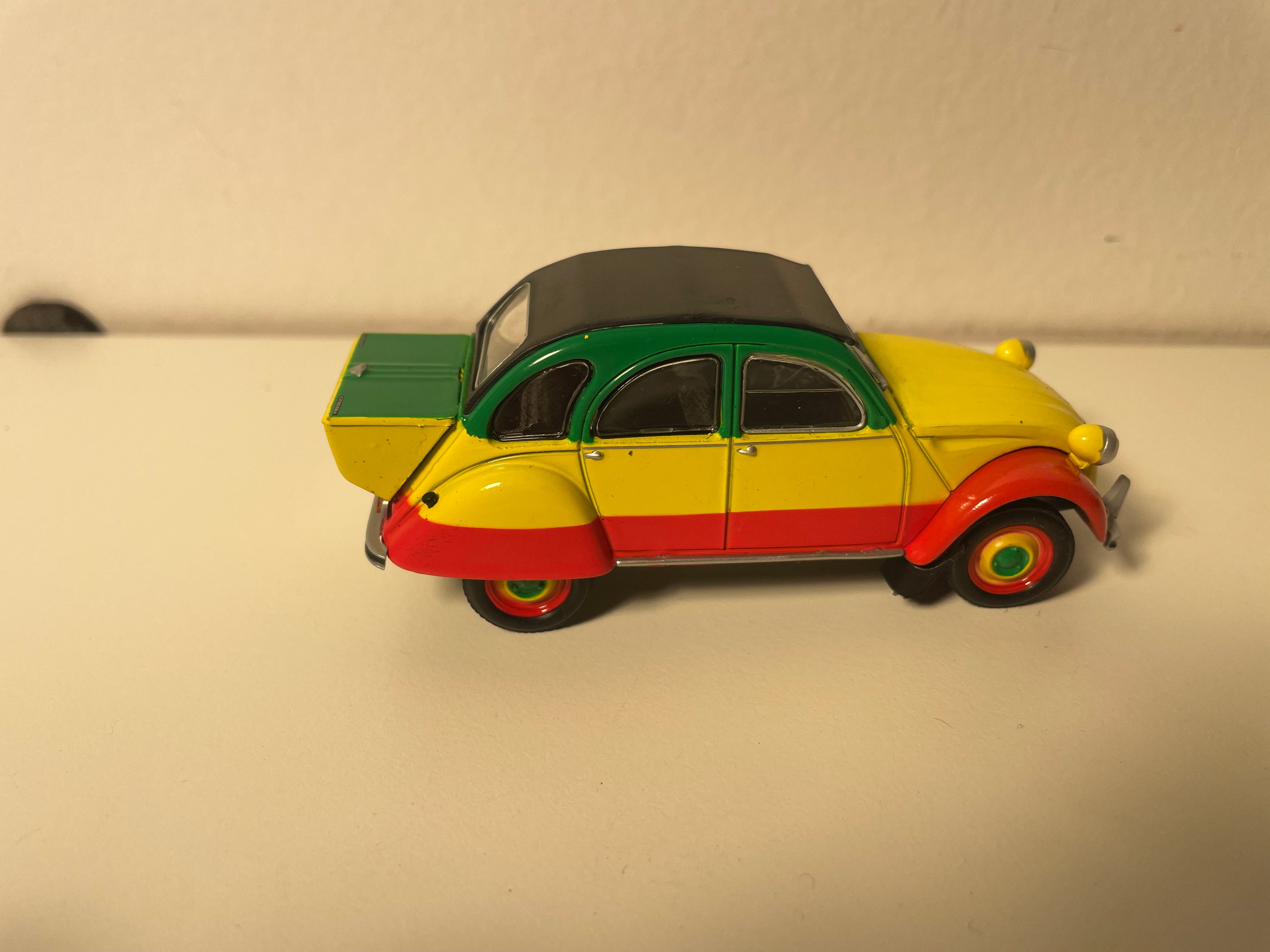 Citroën 2 CV rouge, jaune et verte - Eligor (sous blister)
