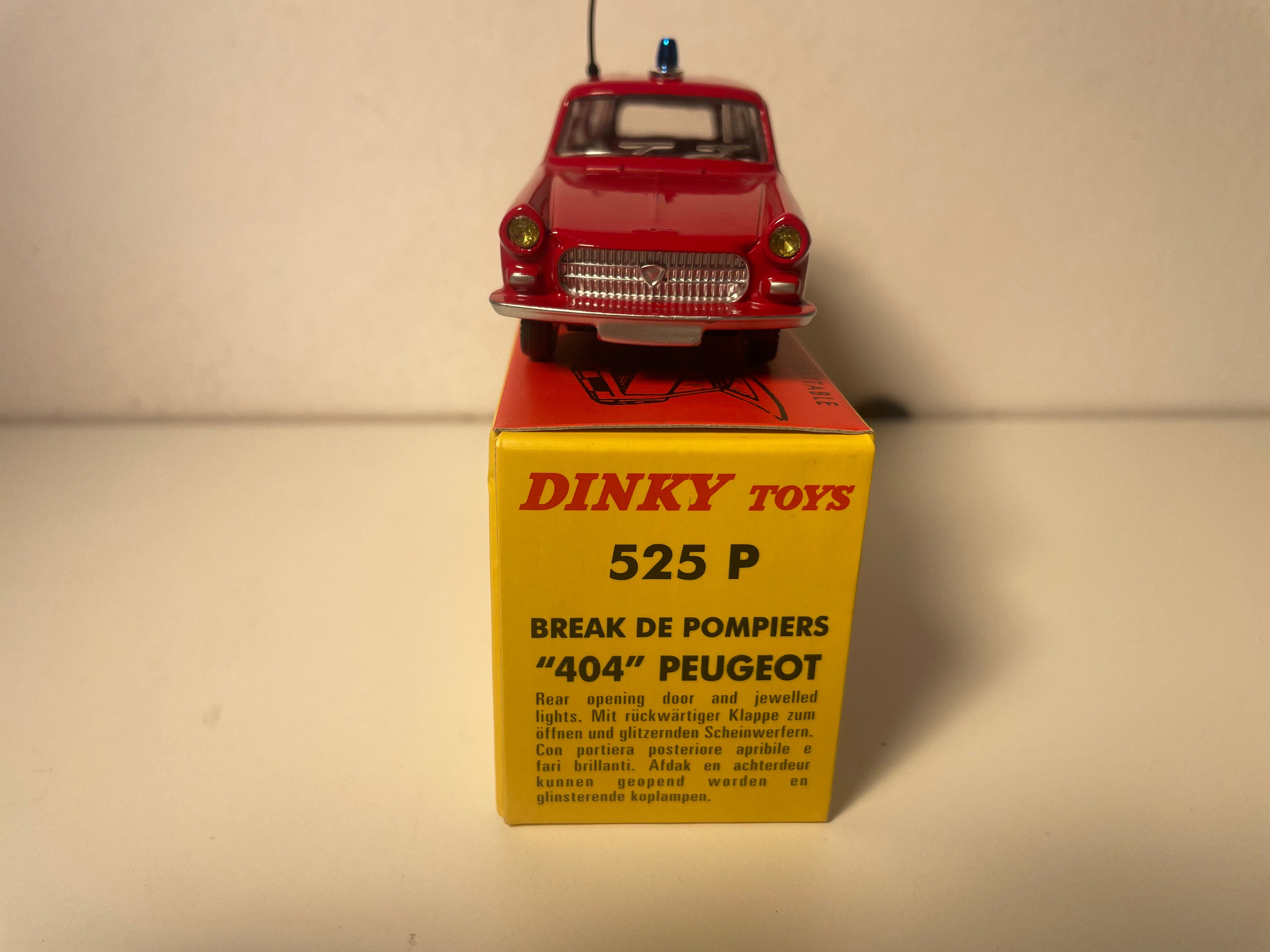 Peugeot 404 break czerwony strażaków Dinky-Toys (edycje Atlas) - N°525 P