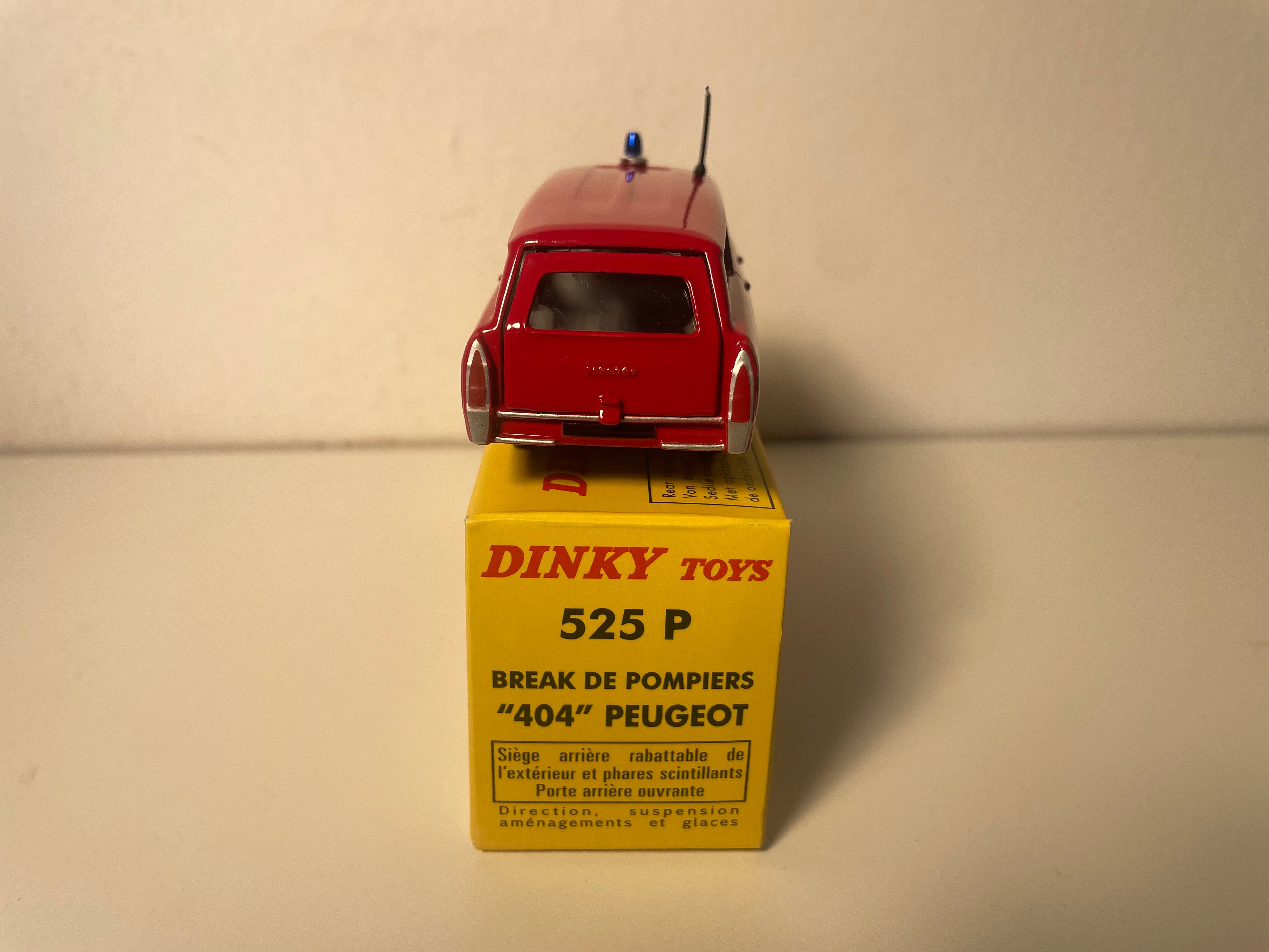 Peugeot 404 break czerwony strażaków Dinky-Toys (edycje Atlas) - N°525 P