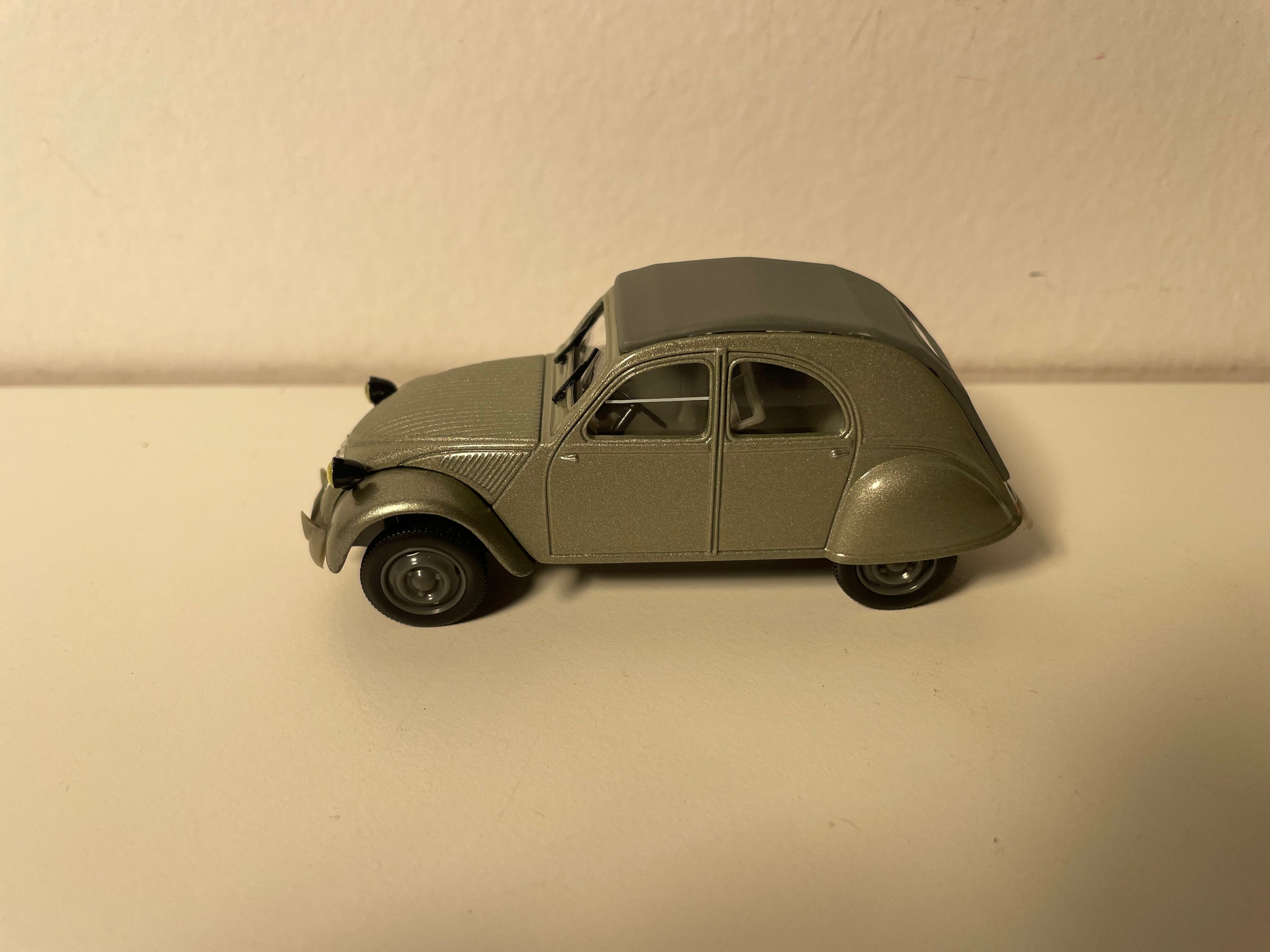 Citroën 2 CV A grise - Norev (sous blister) - pas de N°de plaque