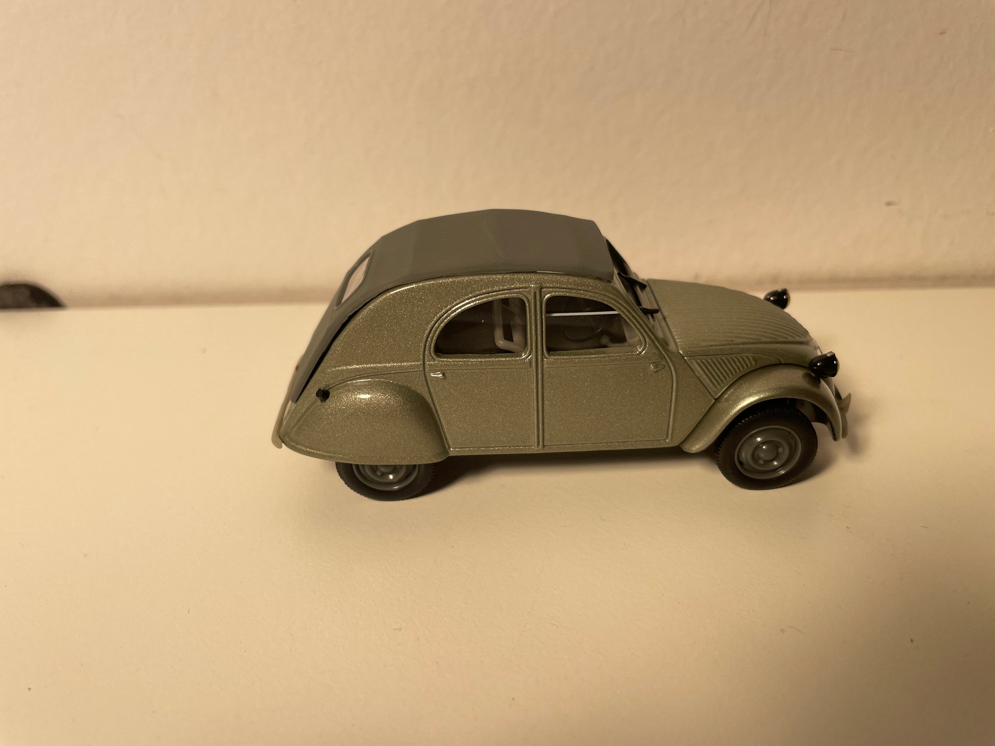 Citroën 2 CV A grise - Norev (sous blister) - pas de N°de plaque