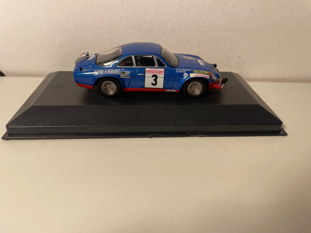 Alpine Renault A110 bleue numéro 3 - rallye neige et glace 1972