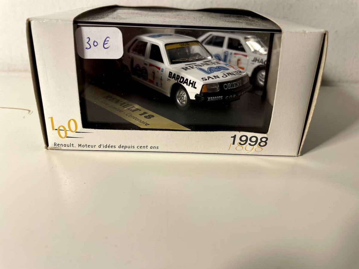 Renault 18 bianca numero 7 del 1978 con decorazione + testi sulla macchina - NOREV (edizione limitata per i 100 anni di Renault)