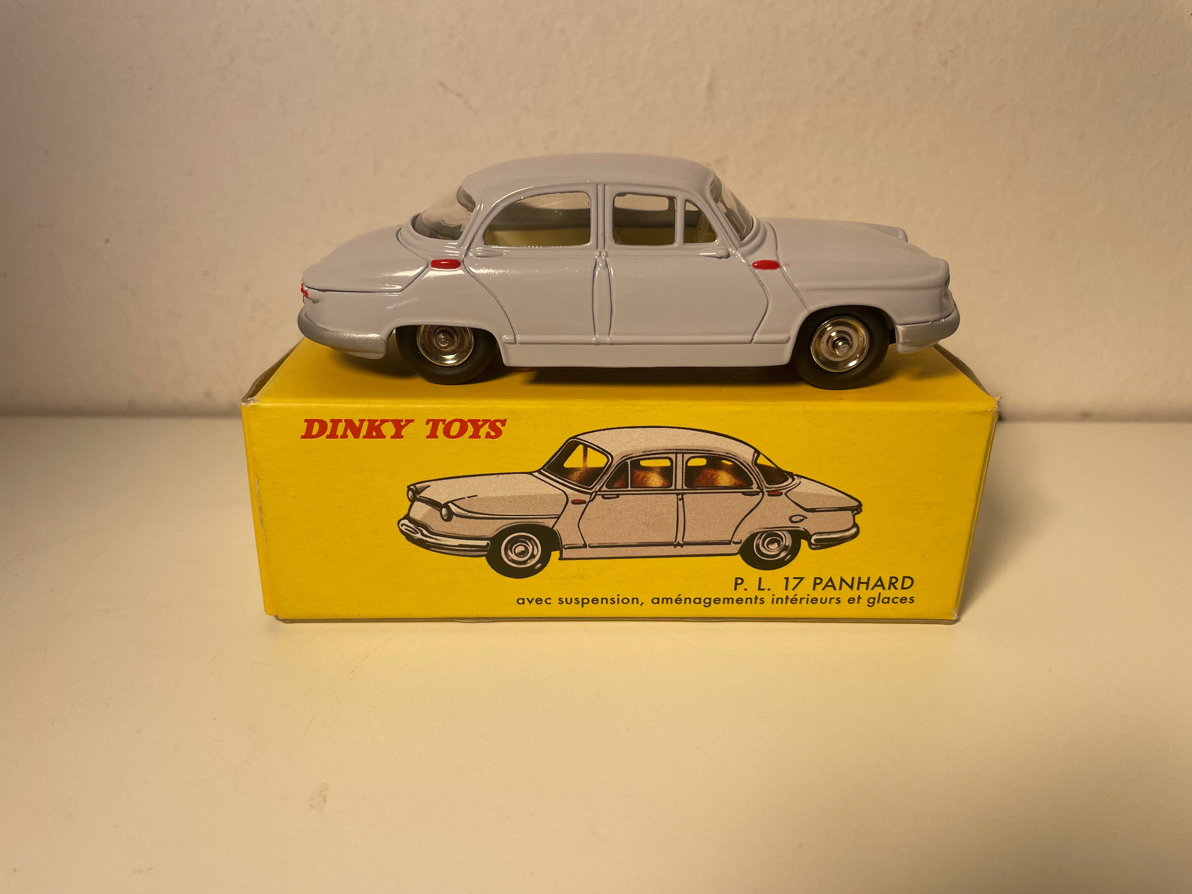 Panhard PL 17 Lichtgrijs Dinky-Toys (Atlas Edities) - Nr. 547