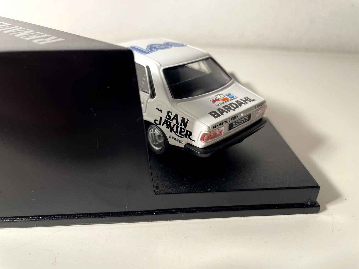 Renault 18 blanca número 7 de 1978 con decoración + textos en el coche - NOREV (edición limitada por los 100 años de Renault)