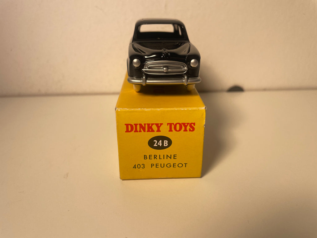 Peugeot 403 berline noire Dinky-toys (éditions ATLAS) - N°24 B
