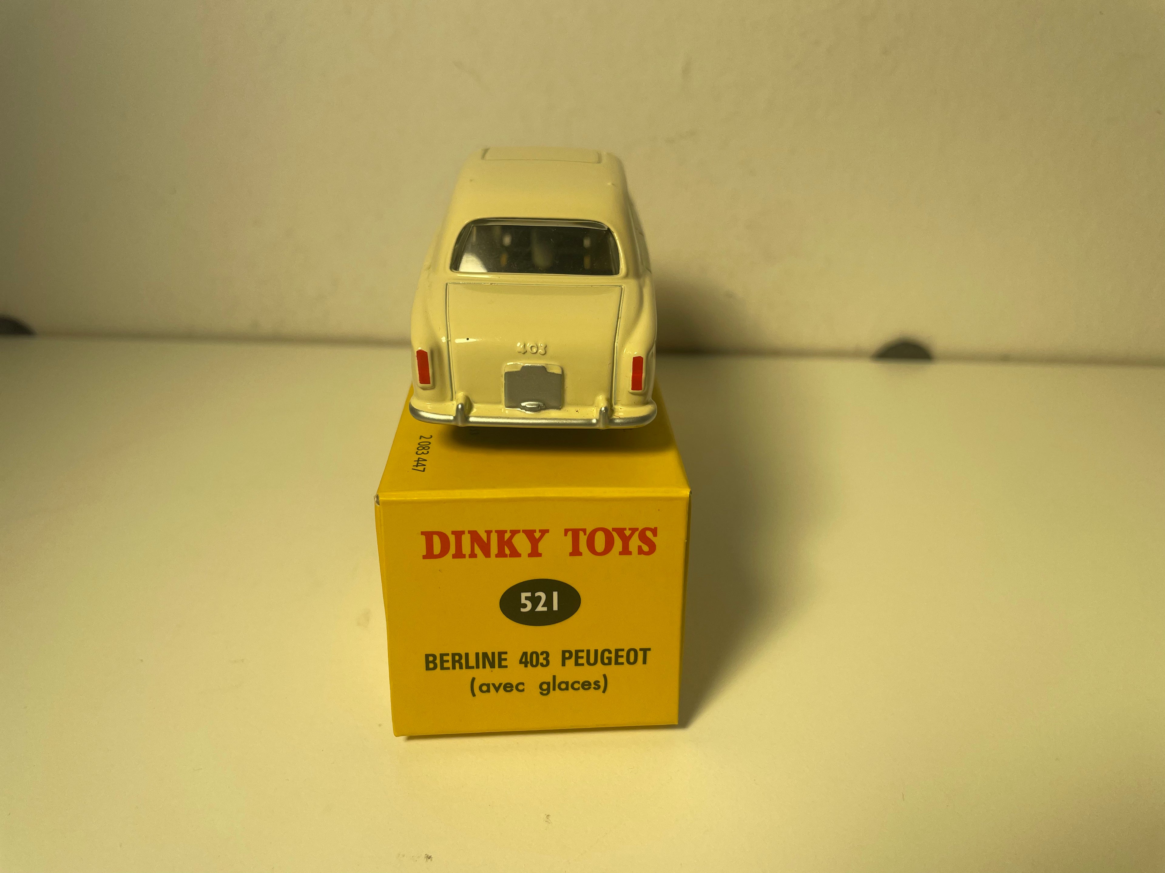 Peugeot 403 berline beżowo/jasno brązowy? Dinky-Toys (wydania Atlas) - N°24B