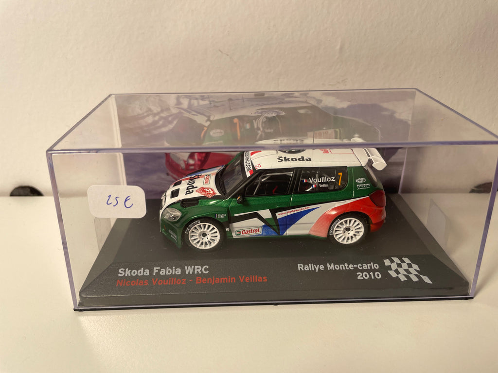 Skoda Fabia WRC blanca, verde, roja y azul número 7 - Rallye Monte-Carlo 2010