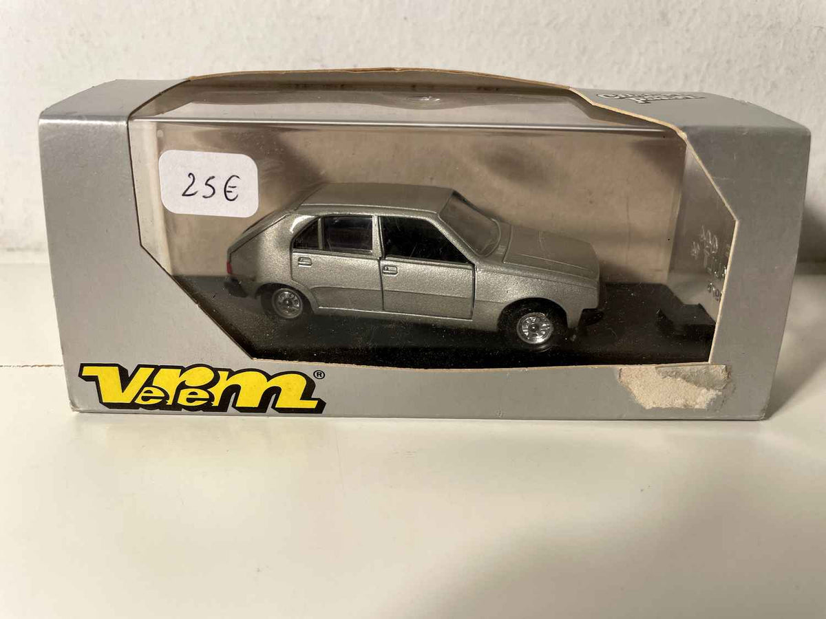 Renault 14 szara z 1976 roku - VEREM referencja 444