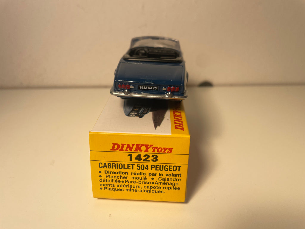 Peugeot 504 cabriolet w kolorze ciemnoniebieskim Dinky-Toys (edycje Atlas) - Nr 1423