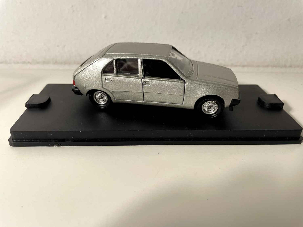 Renault 14 szara z 1976 roku - VEREM referencja 444