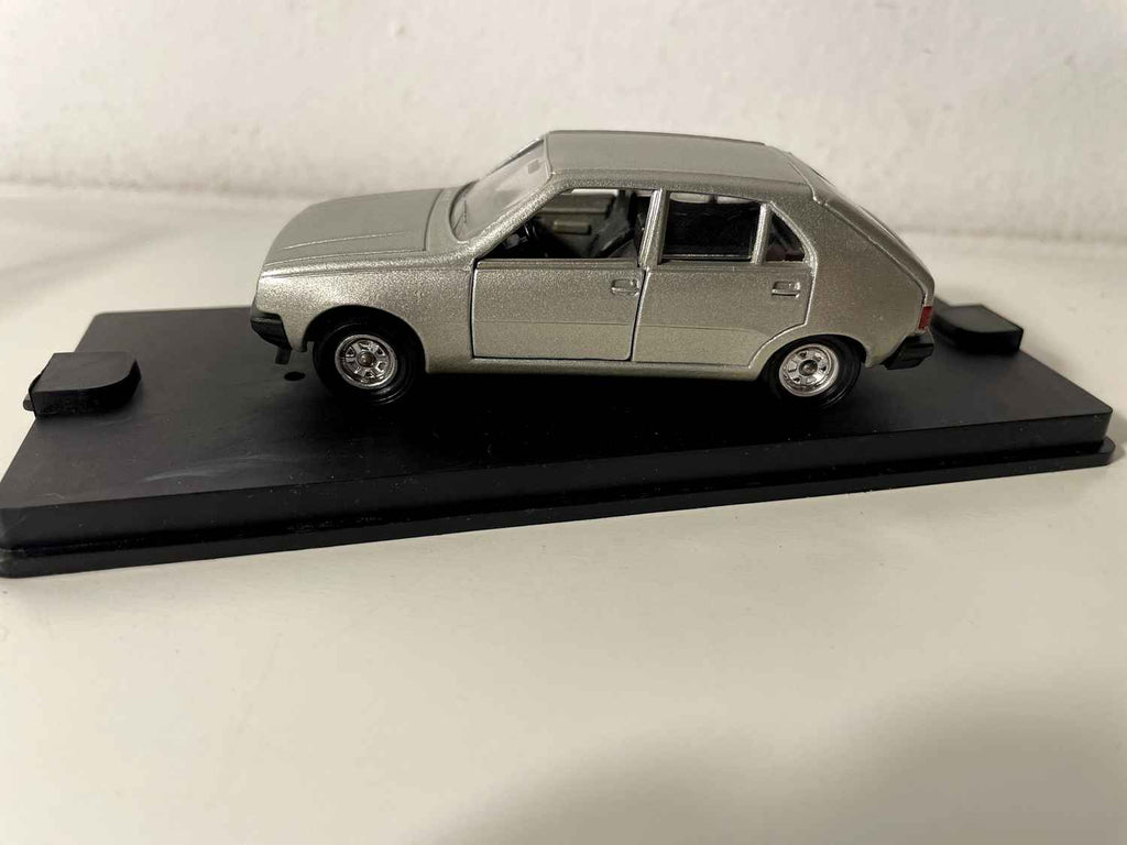 Renault 14 szara z 1976 roku - VEREM referencja 444