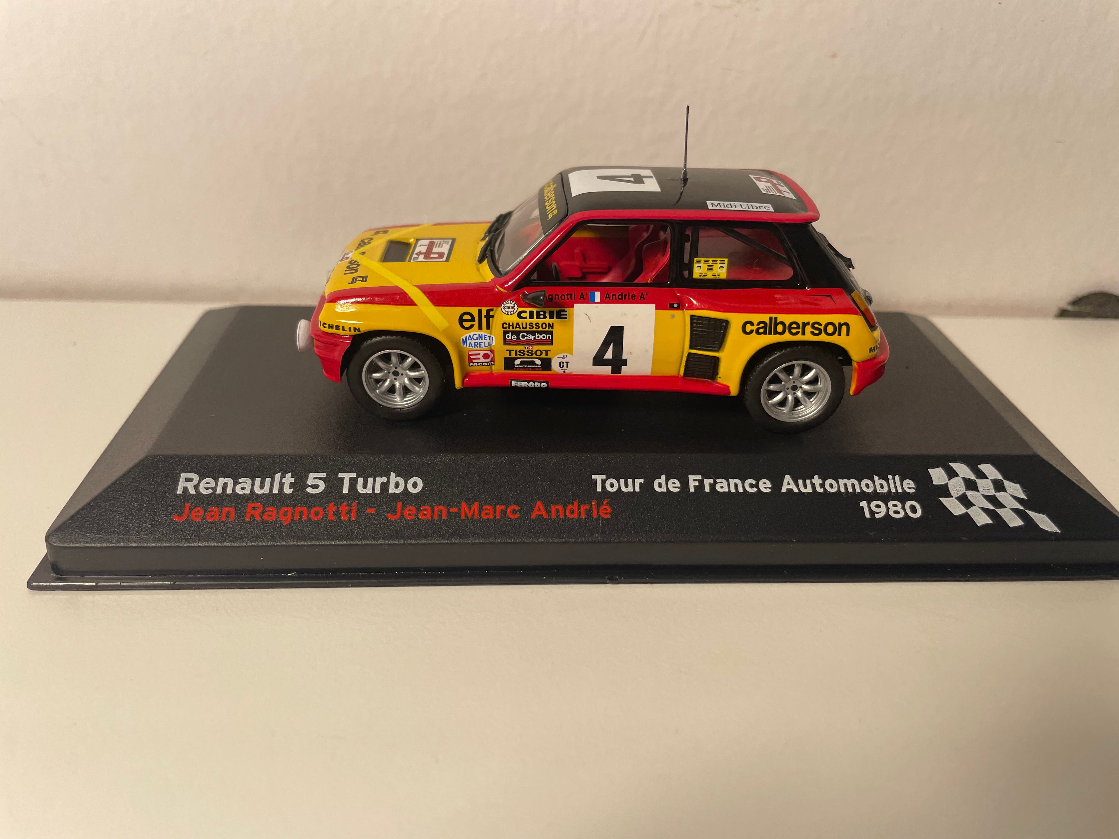 Renault 5 Turbo gialla, rossa e nera numero 4 - Tour de France automobilistico 1980