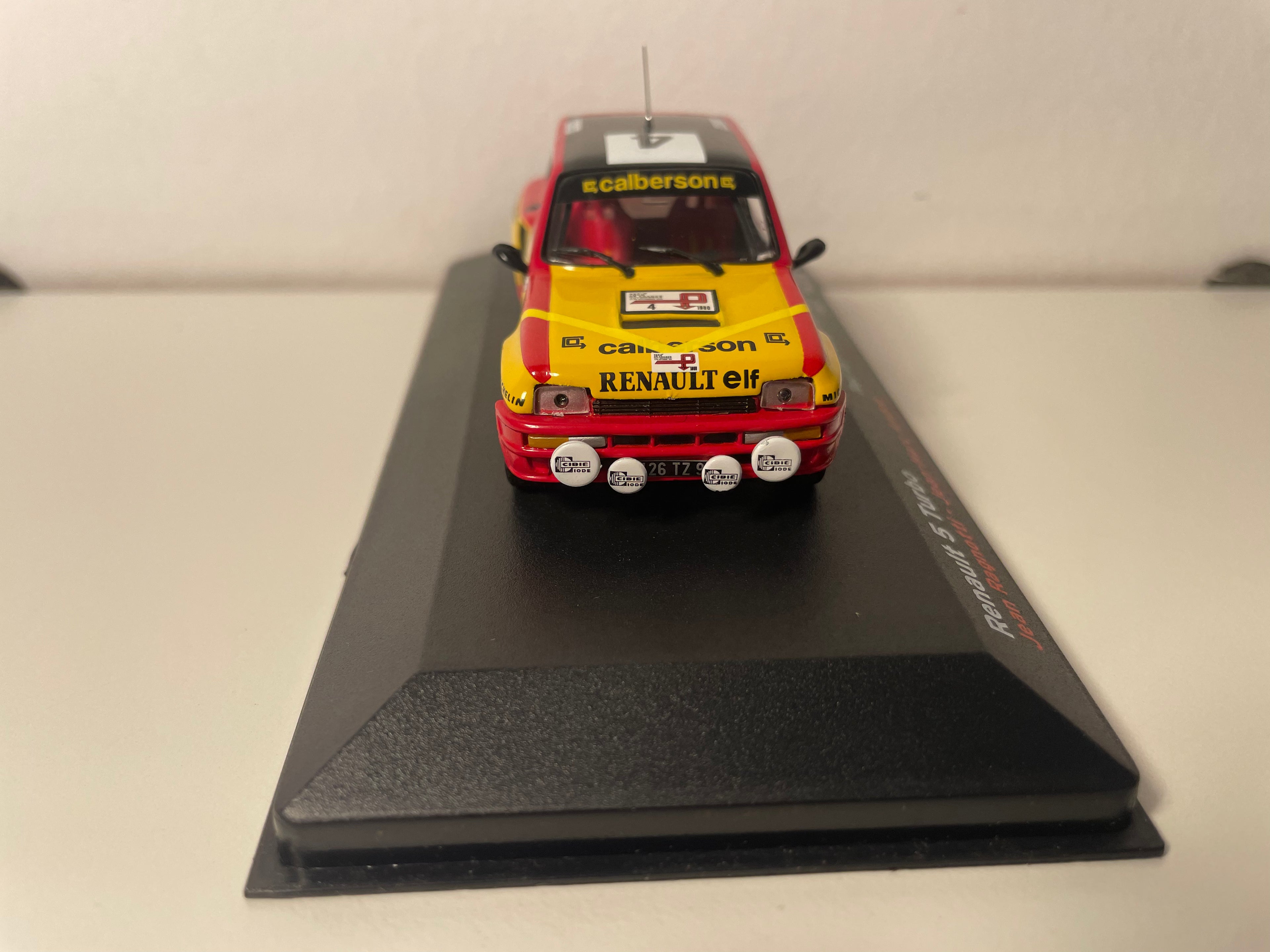 Renault 5 Turbo gialla, rossa e nera numero 4 - Tour de France automobilistico 1980