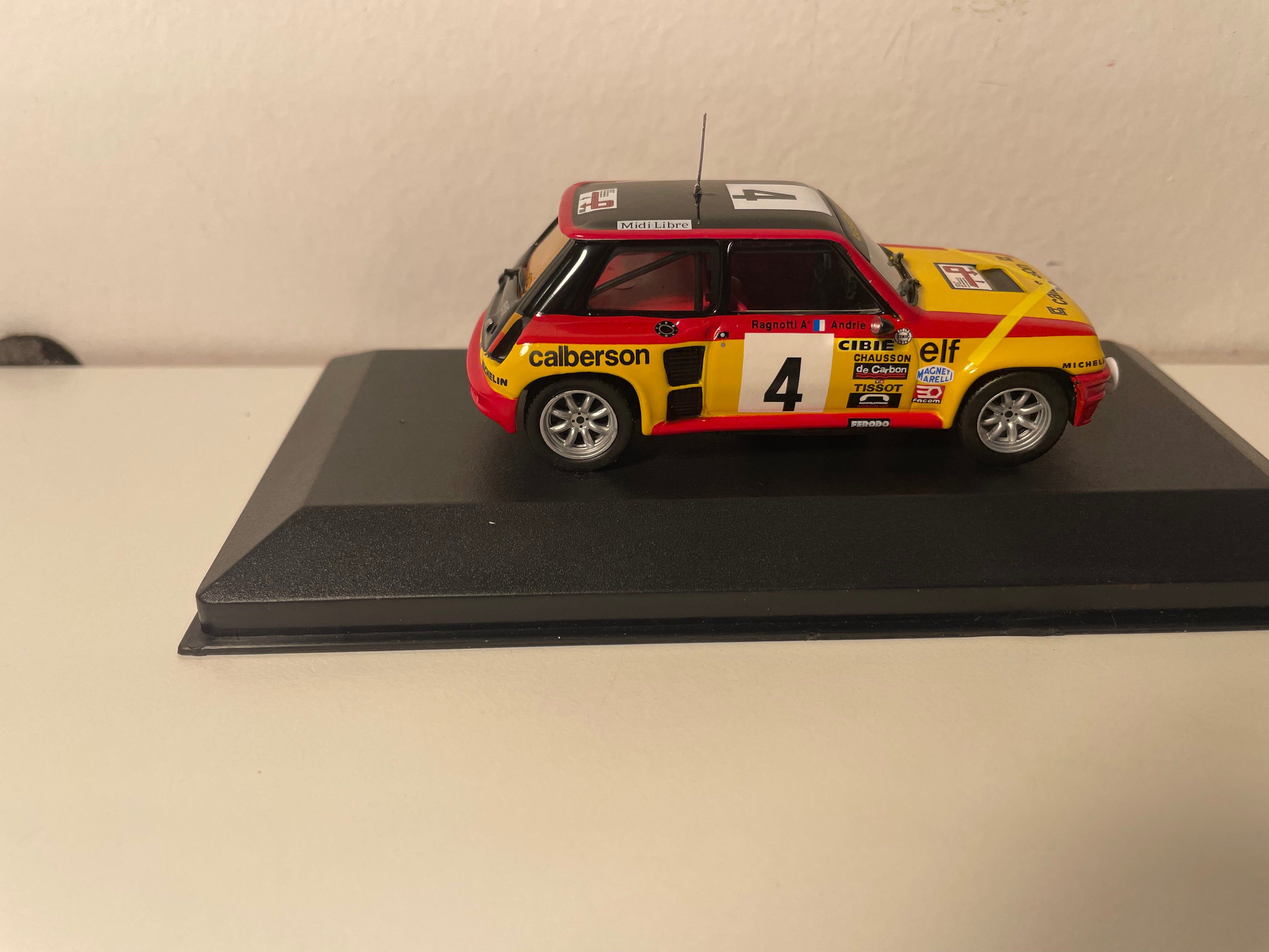 Renault 5 Turbo gialla, rossa e nera numero 4 - Tour de France automobilistico 1980