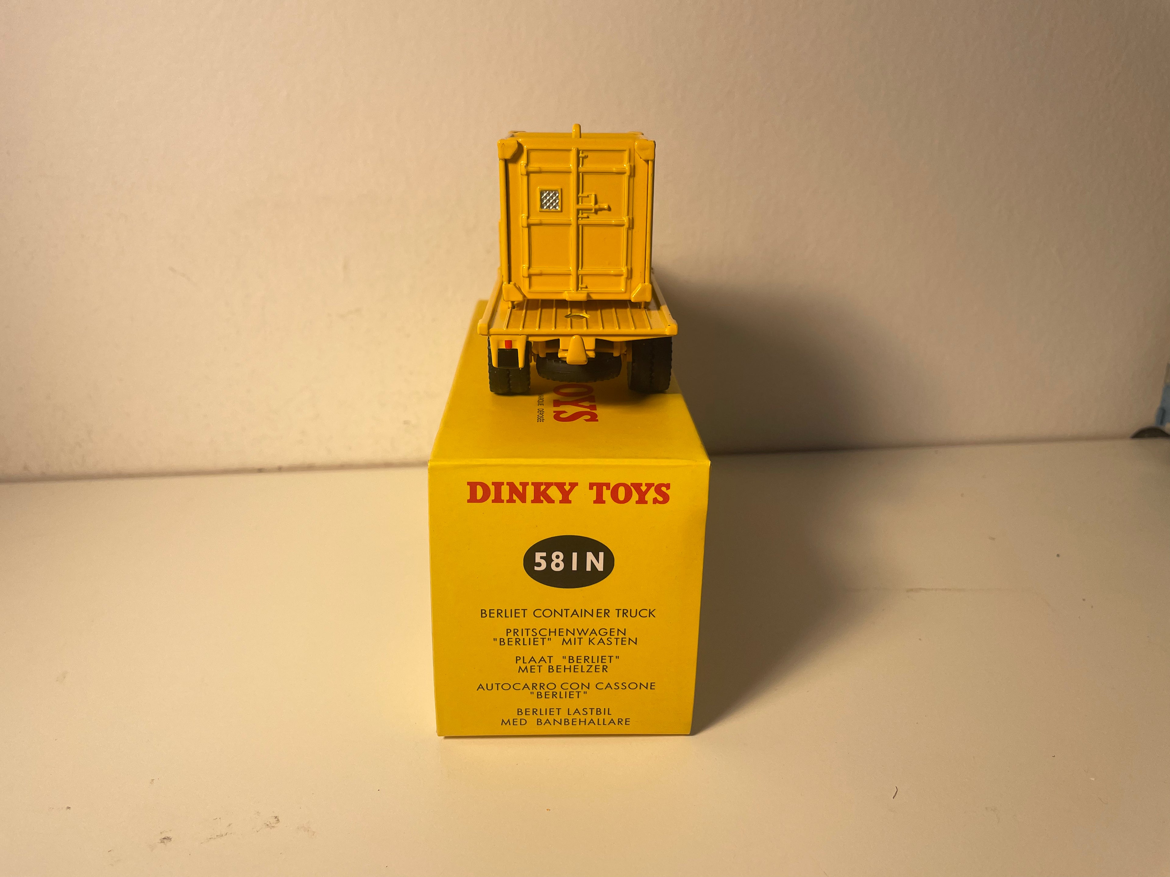 Camion piattaforma Berliet giallo con container "Bailly" Dinky-Toys (edizioni Atlas) - N°581 N