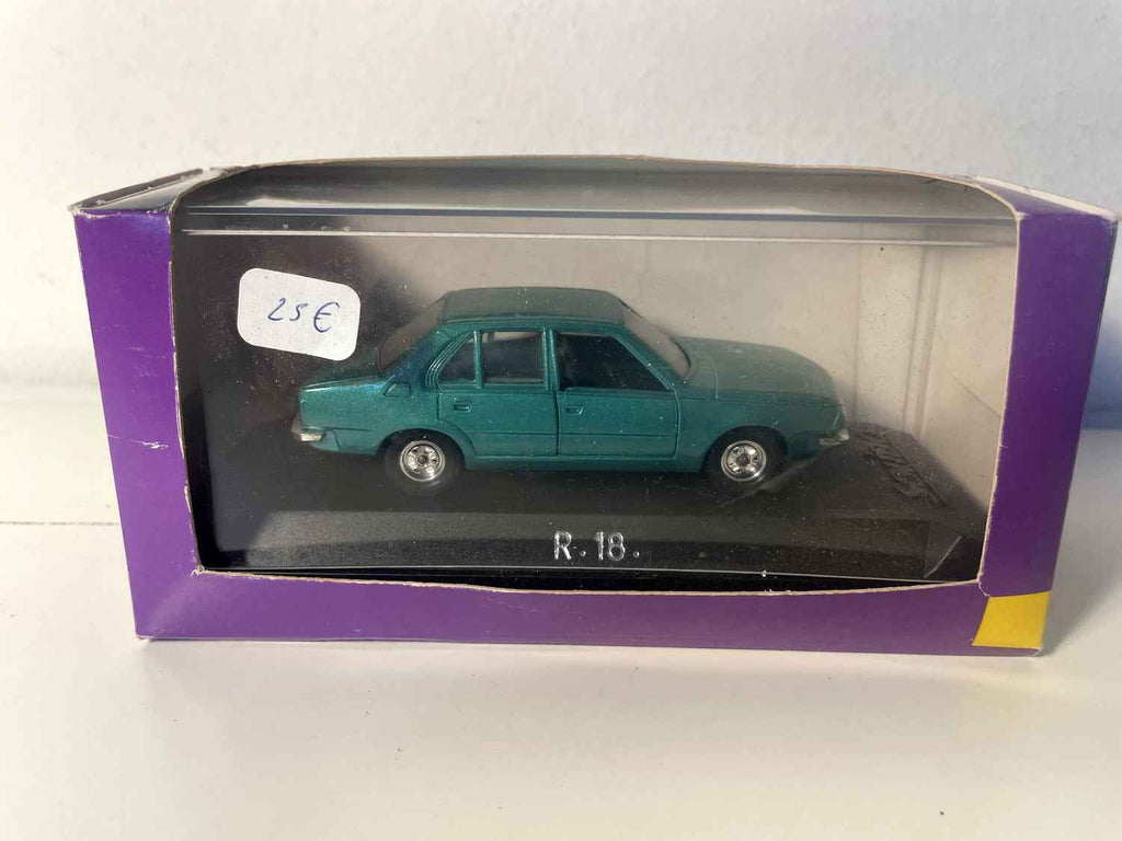 Renault 18 groen - Solido (met paarse kartonnen doos)