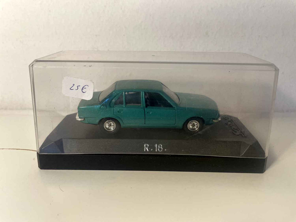 Renault 18 groen - Solido (met paarse kartonnen doos)